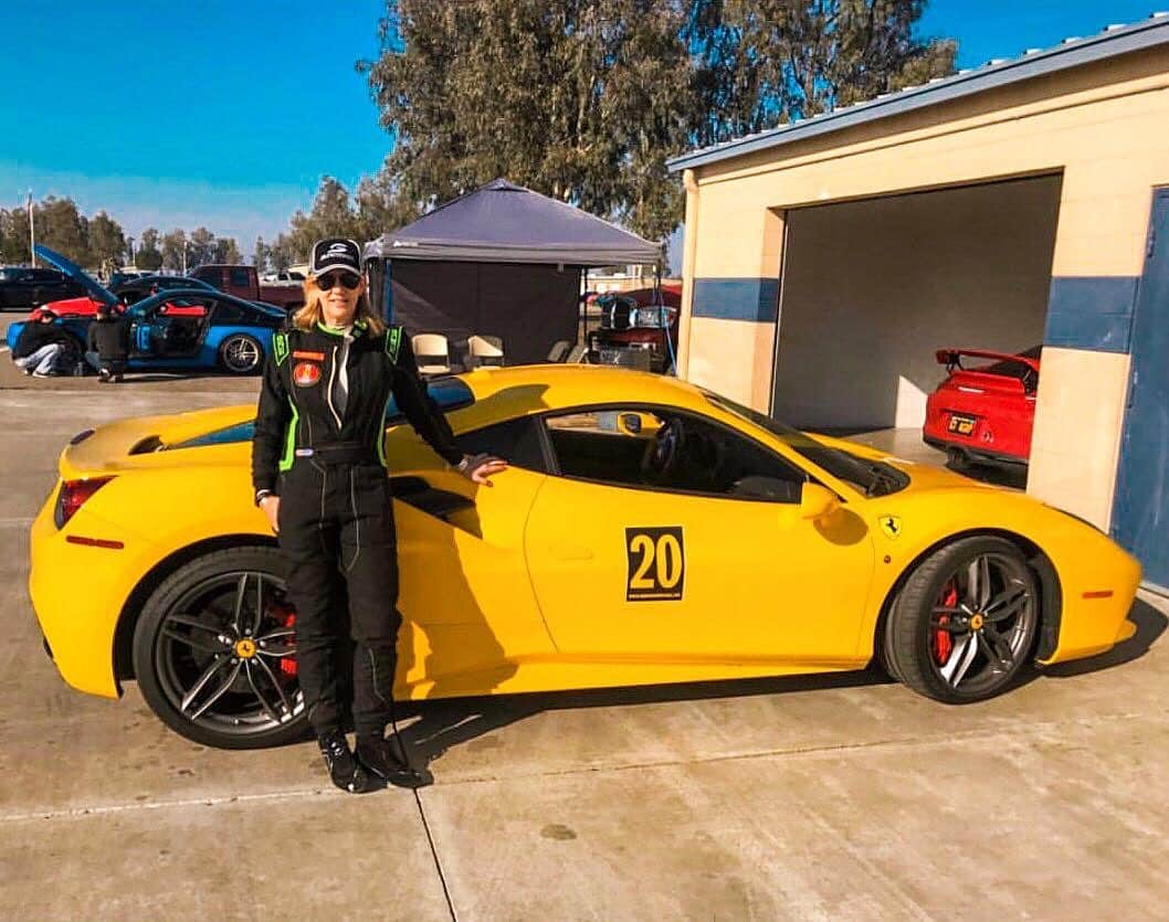 CarsWithoutLimitsさんのインスタグラム写真 - (CarsWithoutLimitsInstagram)「Meet Lisa Clark, top female race car driver here with a goal to inspire women and young girls in following their passion. Follow her @racer.mom #carswithoutlimits #488gtb」12月23日 8時45分 - carswithoutlimits