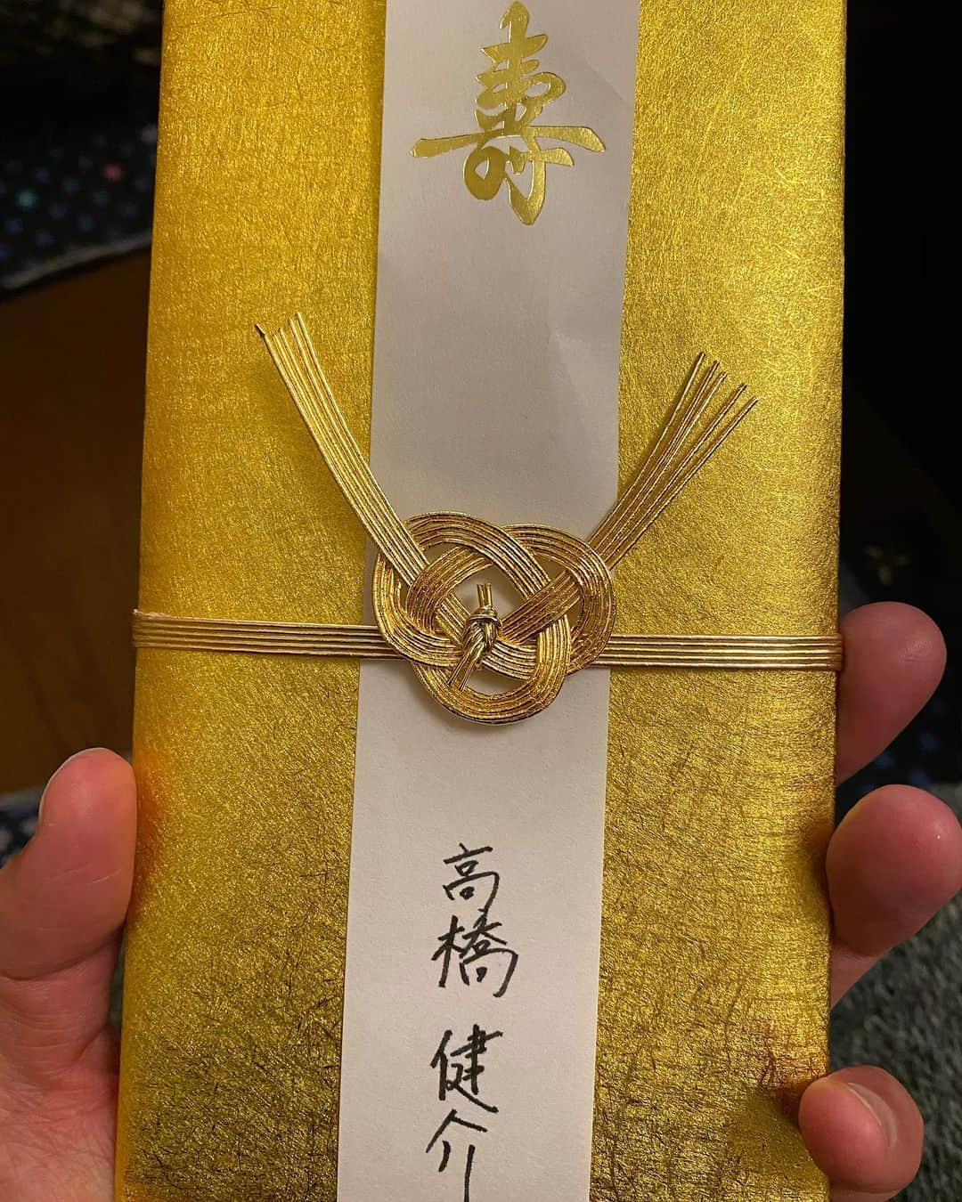 伊万里有さんのインスタグラム写真 - (伊万里有Instagram)「昨日のクリスマスプレゼント交換会  #俺のサンタ高橋健介 #きんぴか #中身はご想像にお任せします  #それぞれのプレゼントに笑い転げた #みんな最高かよ #弟からのプレゼント  #🤑🤑🤑🤑🤑🤑🤑🤑💸💸💸💸💸💸💸💸💸💸💸💸💸 僕のプレゼントはたむしょーに✨ VJAのギフト券を！色んな店舗で使えるのでめっちゃ喜んでくれて嬉しかった！！ また来年もやりたい、、、、 #愛してるよ #刀剣男士  みんな！！！27日はミュージックステーションみてね✨」12月23日 9時13分 - imariyu_official