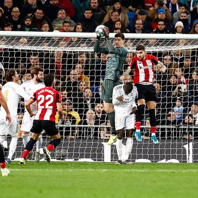 ティボ・クルトゥワのインスタグラム：「Aunque no hayamos conseguido los 3 puntos hay que confiar en el equipo y en que las victorias llegarán! Estamos en el buen camino! #HalaMadrid」