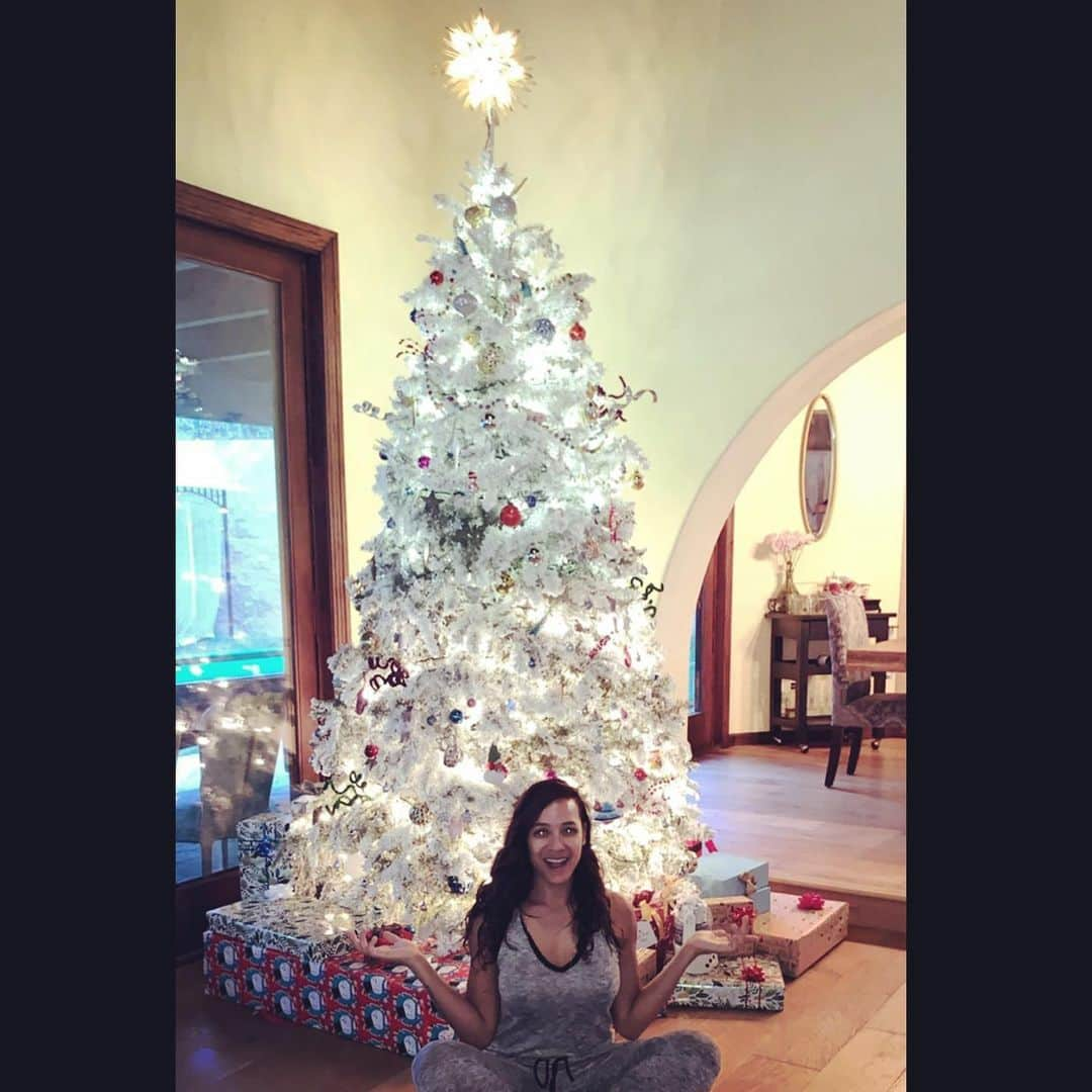 ダニア・ラミレスさんのインスタグラム写真 - (ダニア・ラミレスInstagram)「Happy Holidays!!! #daniacs #treelover」12月23日 9時41分 - daniajramirez