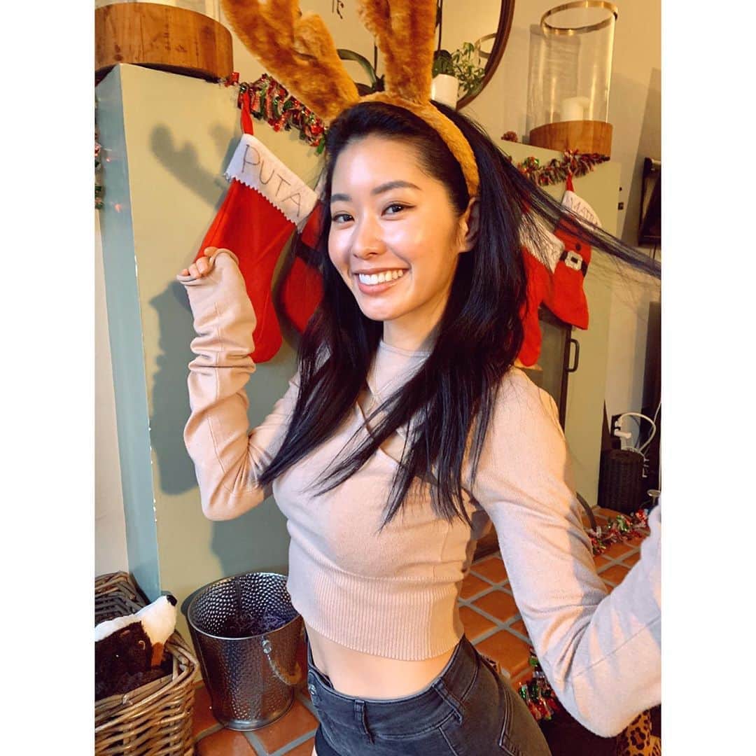 福山智可子のインスタグラム：「It’s a most beautiful time of the year 🎄🎅🏼」