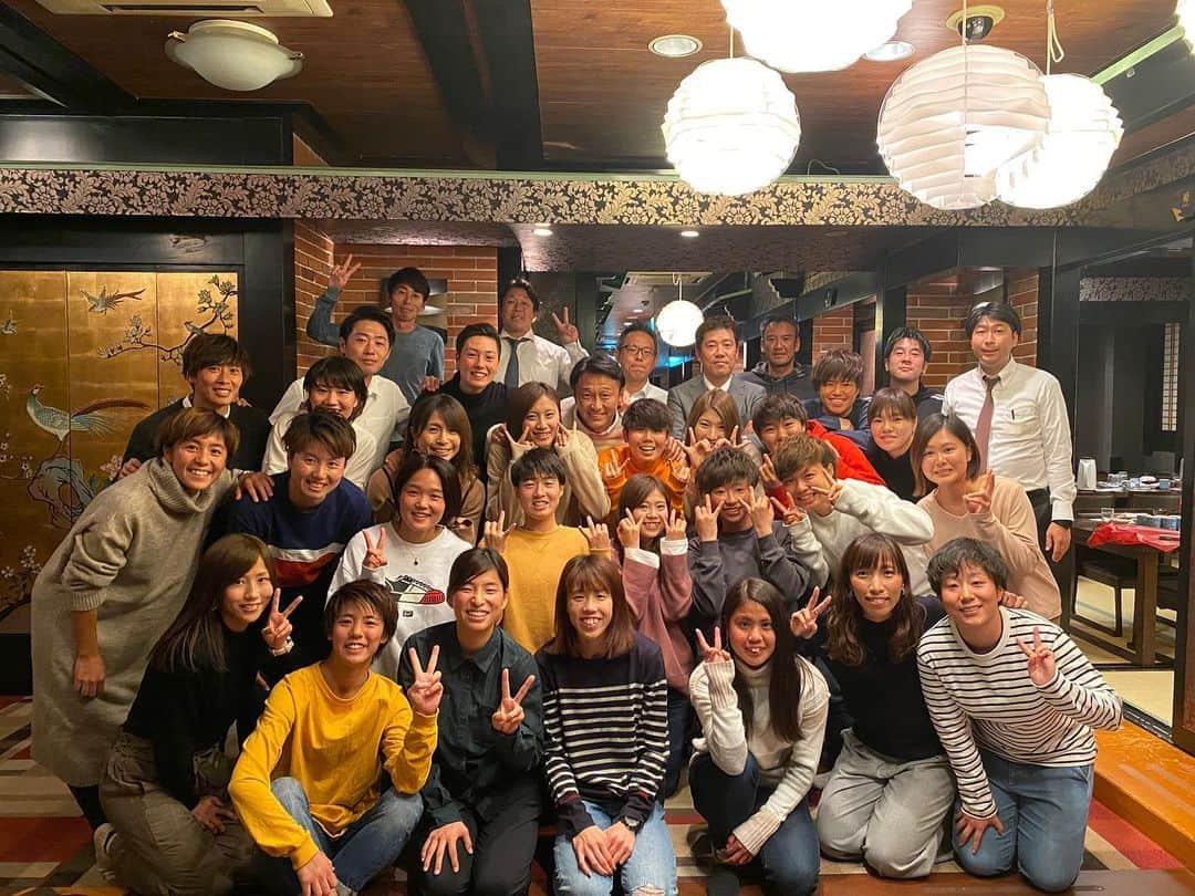 武仲麗依のインスタグラム：「2019シーズン終了しました。 どのタイトルも取ることが出来ず 悔しいシーズンとなりました。 どんな結果であろうと応援して頂いたスポンサーの皆さん サポーター、ファンの皆さん 本当に1年間応援ありがとうございました。 皆さんに求められている結果が残せず 本当に不甲斐ない結果で申し訳ないです。 もっともっとチームとして上を目指して 来年こそは優勝できるように 覚悟を持って戦います。 こんな私達ですがこれからも 応援よろしくお願いします🙇‍♀️」