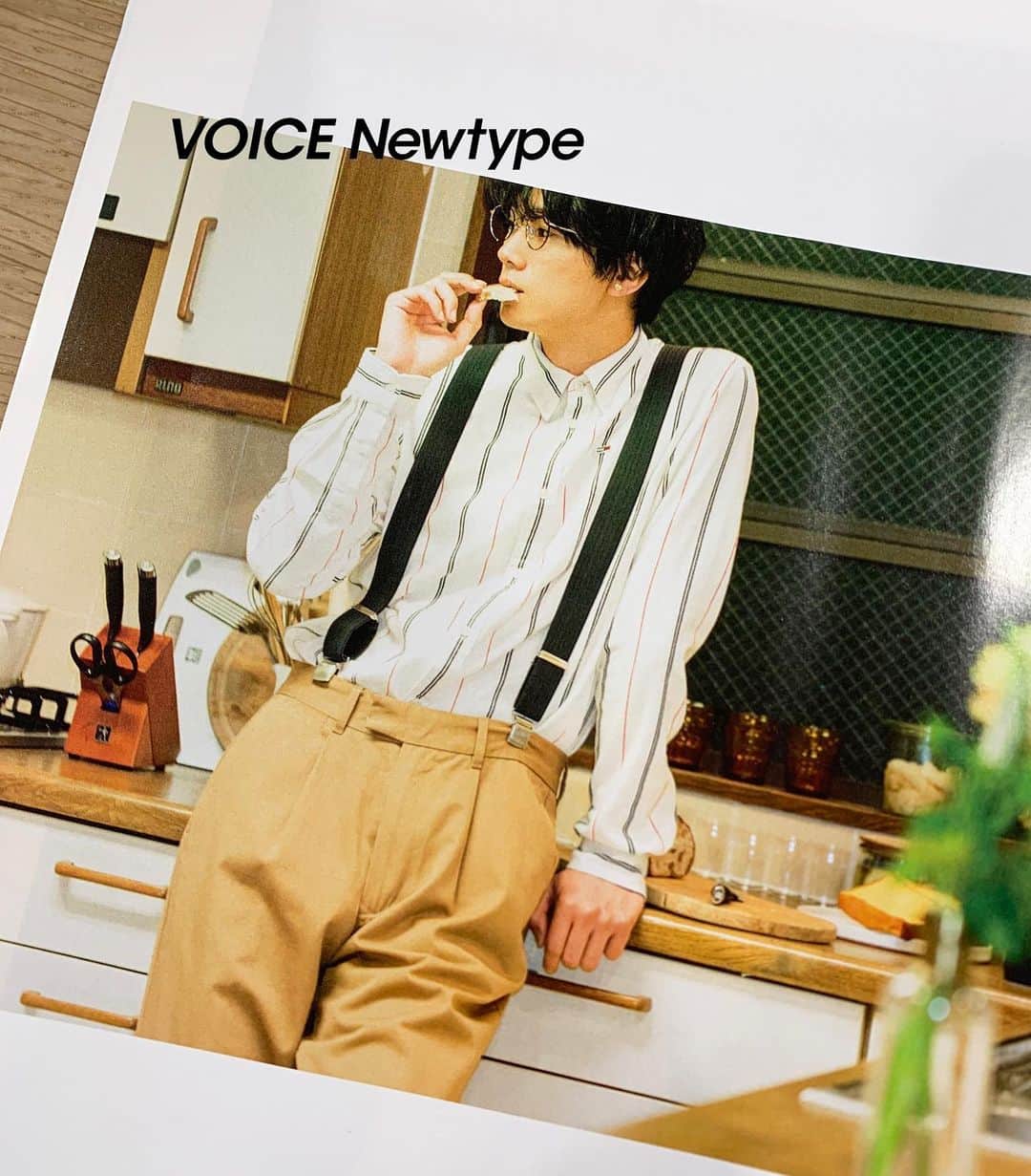 VOICE Newtypeさんのインスタグラム写真 - (VOICE NewtypeInstagram)「12月24日(火)発売「ボイスニュータイプNo.074」 江口拓也さんチラ見せ📷 表紙+誌面14ページ+両面ピンナップでの掲載です。 #江口拓也 #ボイスニュータイプ #voicenewtype」12月23日 9時50分 - voice_newtype