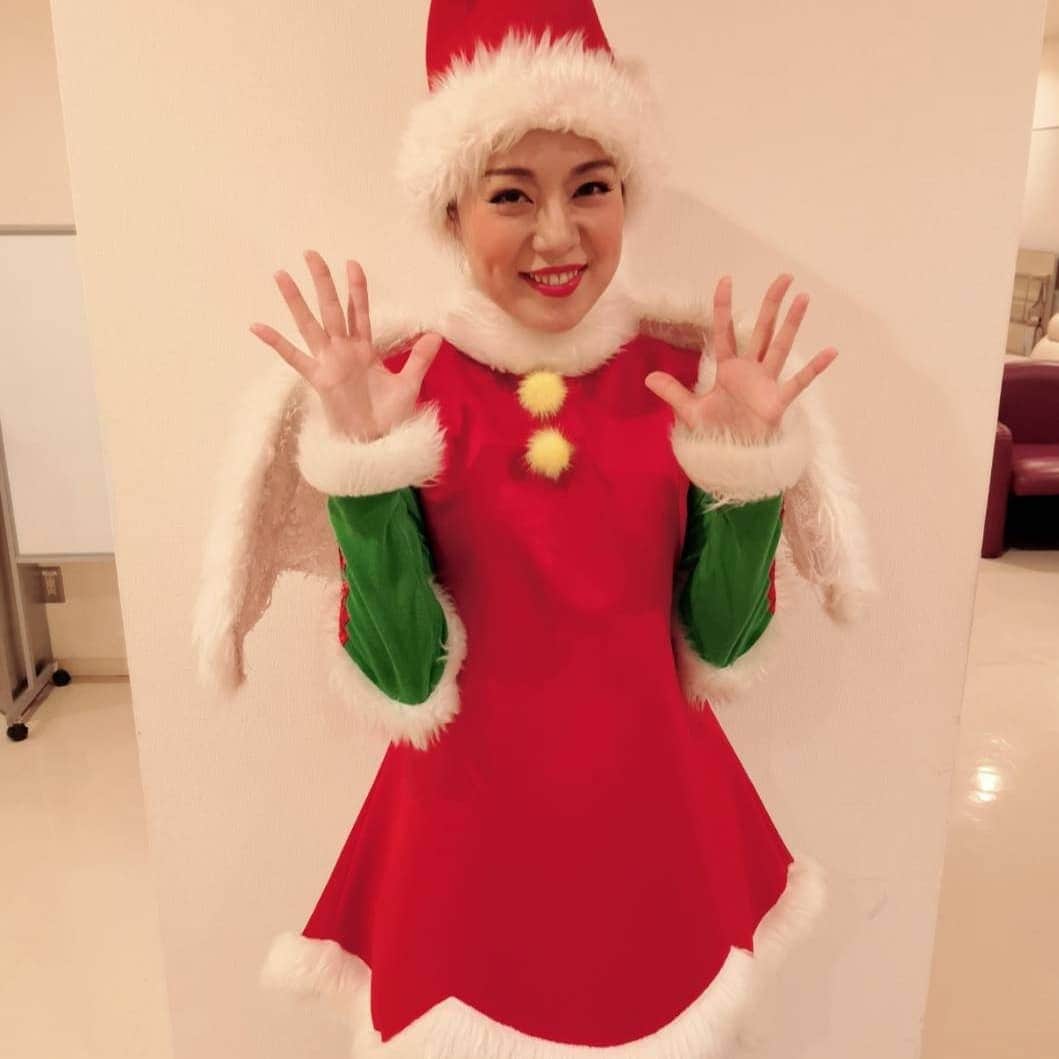 華耀きらりさんのインスタグラム写真 - (華耀きらりInstagram)「あっちゃんのクリスマストーマスの舞台観てきましたぁ 可愛いサンタの衣装で面会きてくれました🎄🎅🎁✨ . 可愛い過ぎたのであっちゃんの一人録りも📸 . あっちゃんありがとうー . #愛純もえり #同期  #サンタさん #merrychristmas」12月23日 9時56分 - hi__kirari_kayo