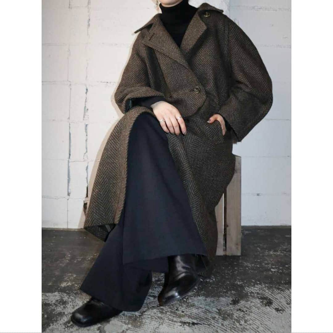 吉祥寺 古着屋 Orfeoのインスタグラム：「Aquascutum Tweed Coat  #orfeo #kichijoji #tokyo #vintage #used #fashion #coordinate #outfit  掲載商品のお問い合わせはメールにて承っております。コメント、DMでのお問い合わせは受け付けておりませんのでご了承ください。」