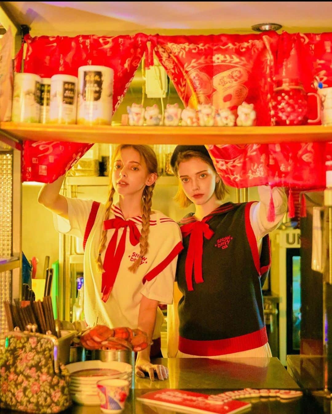 Chuuのインスタグラム：「Strawberry Milk 19fw "Milk Club"🎄 락커룸에서 방금 나온것같은 편안함과 귀여움으로 디자인된 2019FW 스베밀 아이템들! 일상속에서 편하게 입을수있는 소재감과 디자인의 2019FW 컬렉션은 "Milk Club"이라는 주제로 출시됩니다.  실용적이며 편안한 룩에 유니크한 프린트와 로고플레이로 디자인된 19FW 스베밀. 하루빨리 밀크클럽에 조인하세요!  #chuuseoul @strawberrymilk_chuu」