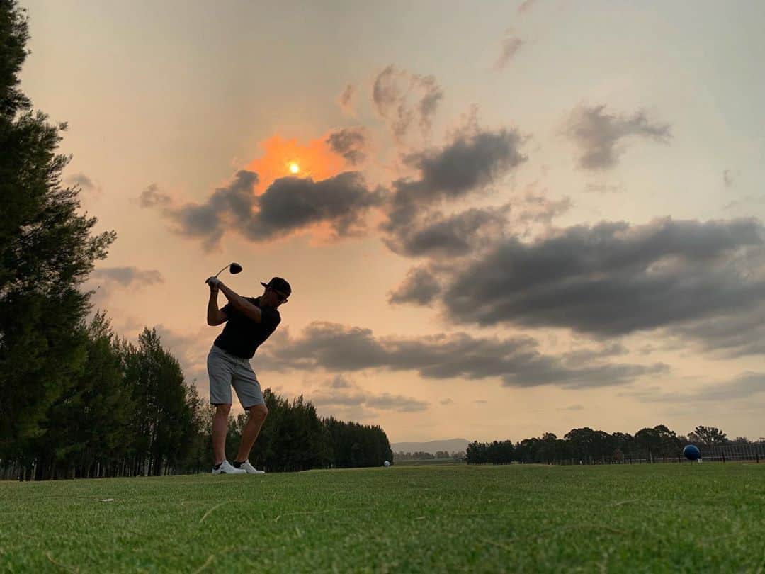 トッド・ラサンスのインスタグラム：「Probably a hole in one... @thejackcc」