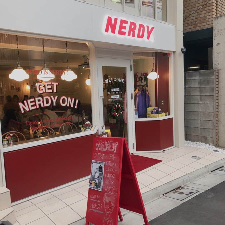 cahoさんのインスタグラム写真 - (cahoInstagram)「ボトルの飲み物可愛かった🍫🍼 . #NERDY #NERDYcafe #tokyo #널디 #널디카페 #카페스타그램」12月23日 10時27分 - o0___bb