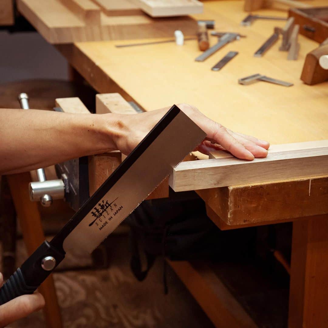 のインスタグラム：「7″ Dozuki (Dovetail)  #suizan #japanesesaw #japanesesaws #japanesetool #japanesetools #japaneseplane #craftman #craftmanship #ryoba #doubleedge #dovetail #dovetailsaw #handsaw #handplane #pullsaw #woodwork #woodworker #woodworkers #woodworking #woodworkingtools #furnitureworkshop #furnituredesign #furnituremakeover #furnituremaker #suizanjapan」
