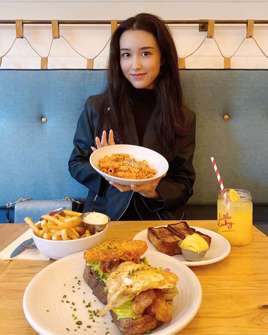 ティア さんのインスタグラム写真 - (ティア Instagram)「Now this is how you do brunch! 🍳🥐 This was just so good💕🥰 @littleruby #santamonica #happysunday」12月23日 10時32分 - tia_0315