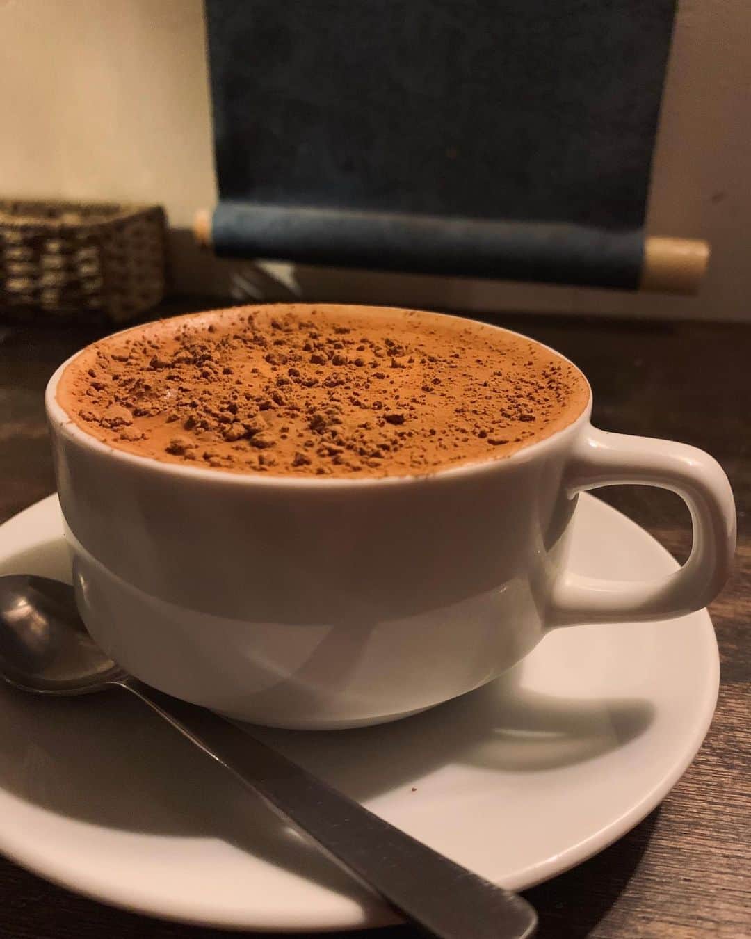 のインスタグラム：「本格的に寒いのう あったかい飲み物が欠かせないですな もう少しで2019おわってしまうーー 年越しに向けて体調管理🙆‍♀️ #シナモンラテ#冬#年越し#2019」