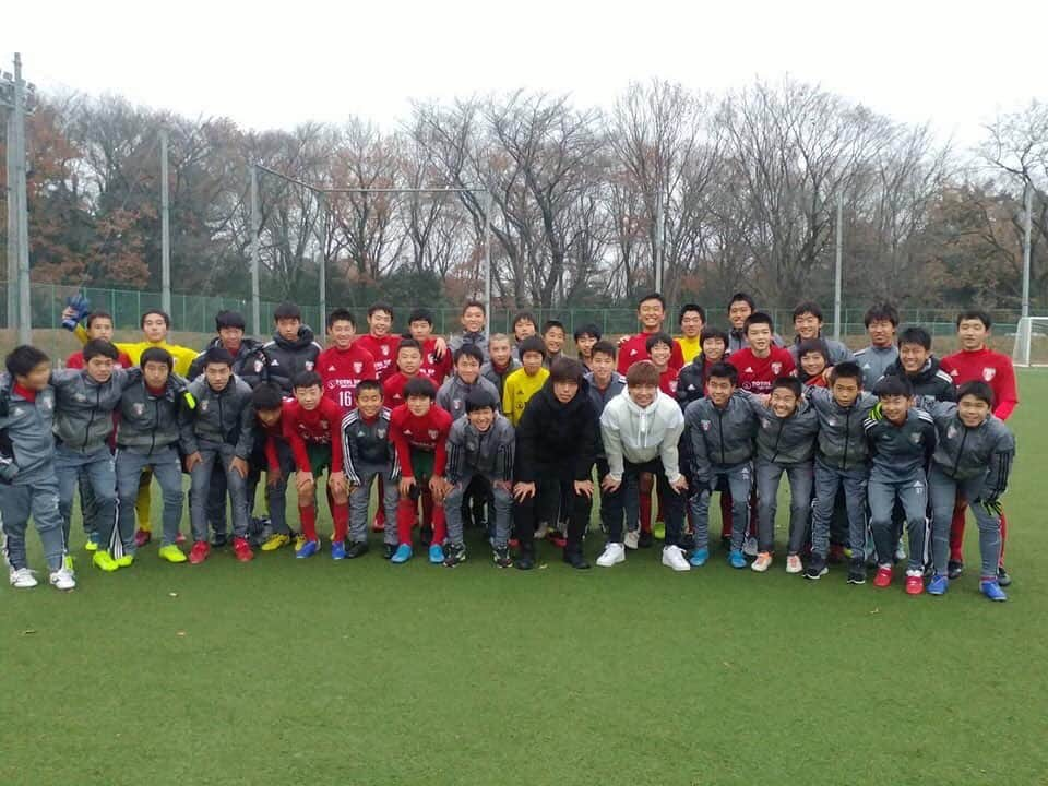 茂木力也さんのインスタグラム写真 - (茂木力也Instagram)「久しぶりにクマガヤSCに行ってきました⚽️ 子供達にたくさんパワー貰えたし、夜は江南南、クマガヤSC時代の監督、コーチと色んな話が出来てすごくいい時間を過ごせました。 まだまだやれる事やらなきゃいけない事が沢山！ 頑張ります💪 #クマガヤsc #河西真 #茂木力也　#スクール始めたってよ」12月23日 10時53分 - rikiya_motegi17