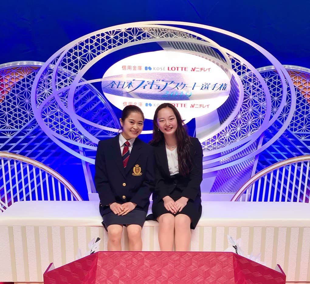 大庭雅のインスタグラム：「全日本フィギュアスケート選手権2019⛸ ・ またこの舞台で会うことができて 一緒に演技することができて嬉しかった♡ ・ いつも笑顔をありがとう 一緒にいてくれてありがとう 素敵な演技をありがとう✨ ・ ・ #全日本選手権2019 #女子最多出場９回目  #宮原知子 #大庭雅 #大親友👭」