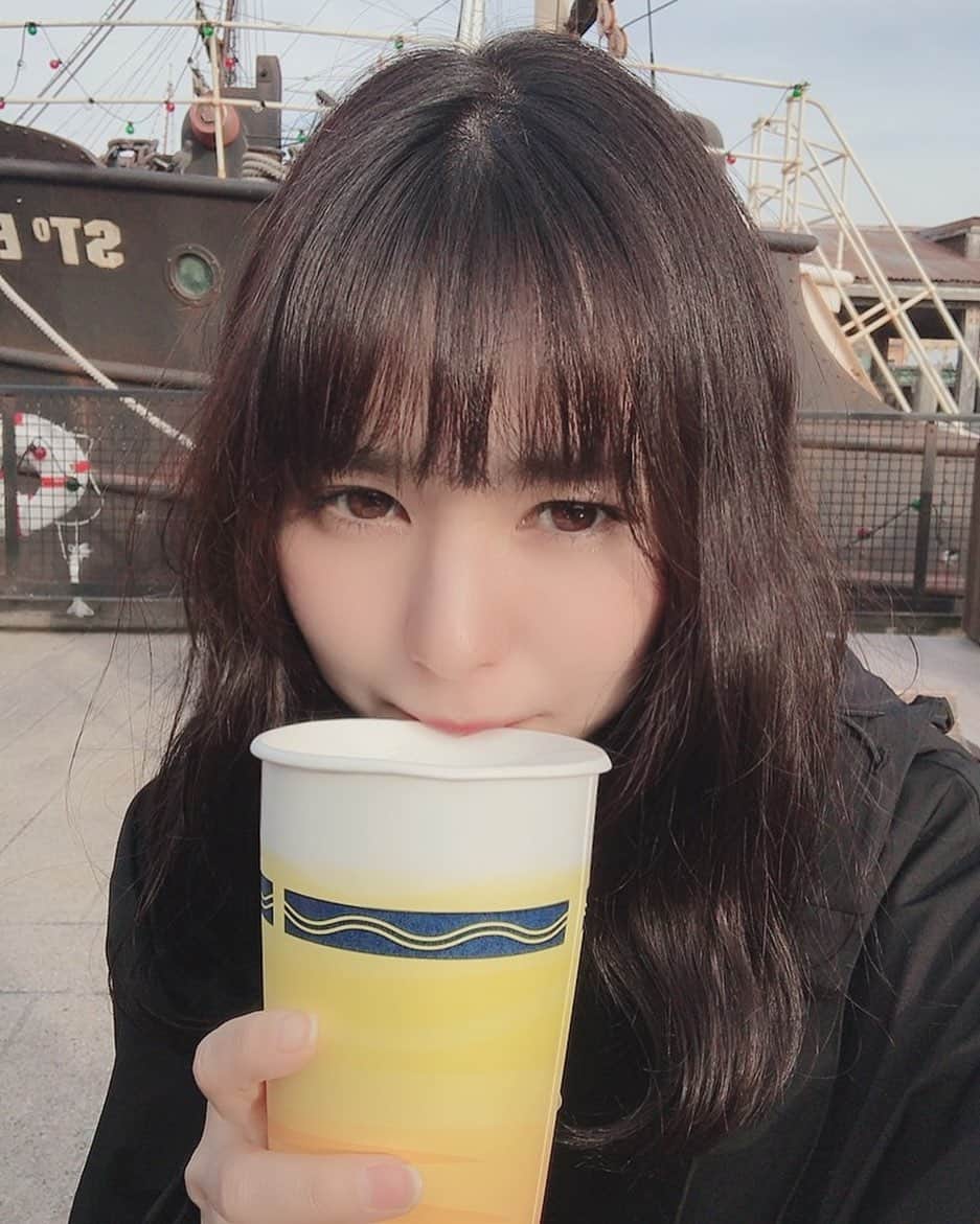 のインスタグラム：「⋆⸜ 年内がもうすでに 年末モードなので 食欲とセール欲が とんでもなく、、 すごいです！！！ ⠀ 脳みそも年末モードなので 来た電車に気付かず見送ってました どういうこと。 ⠀ ⠀ #tds #ディズニーシー #東京ディズニーシー #自撮り #selfie  #instaselfie」