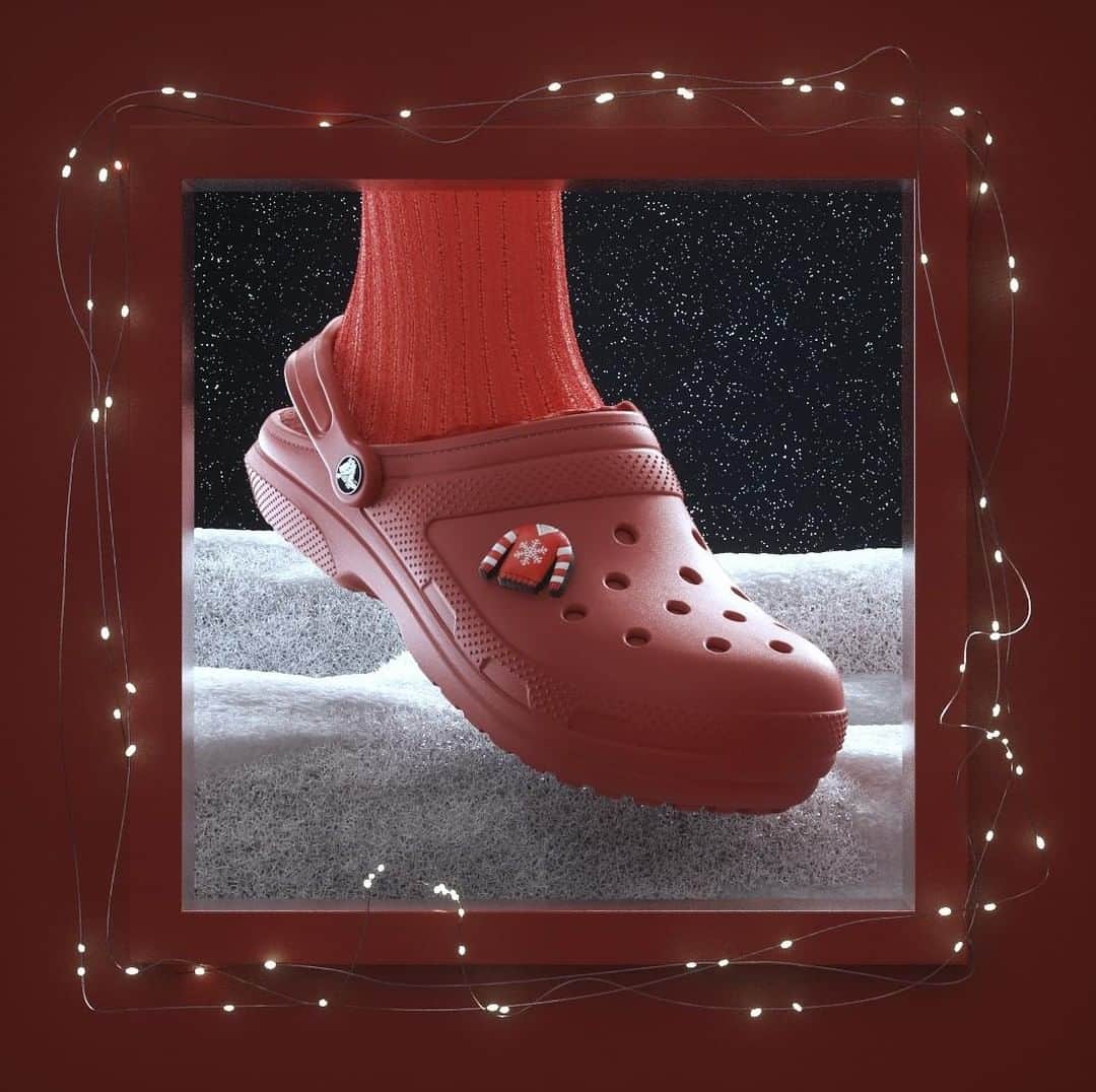 クロックス（crocs）さんのインスタグラム写真 - (クロックス（crocs）Instagram)「カウントダウン開始🕛 ⁣クリスマスカラーで準備は完璧🤗 ⁣#Crocs #クロックス #ライナー付き #クリスマスまであと2日 #カウントダウン」12月23日 11時00分 - crocsjp
