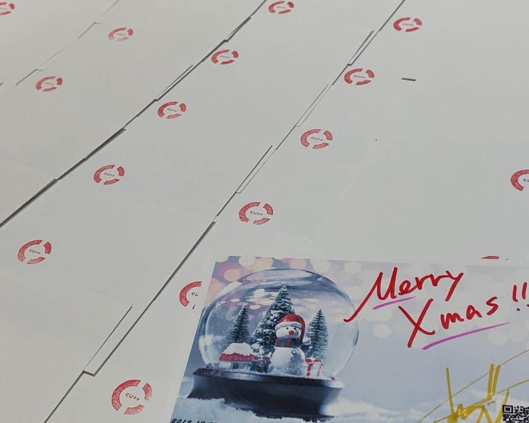 CUTTさんのインスタグラム写真 - (CUTTInstagram)「本日CUTTライブ「Happy Xmas Party 2019」横浜The Club Sensation #クリスマスカード 完成です。19:30開演:当日券あり！皆さんのお越しをお待ちしています。#xmas #クラセン  https://tiget.net/events/74337」12月23日 11時05分 - cuttofficial