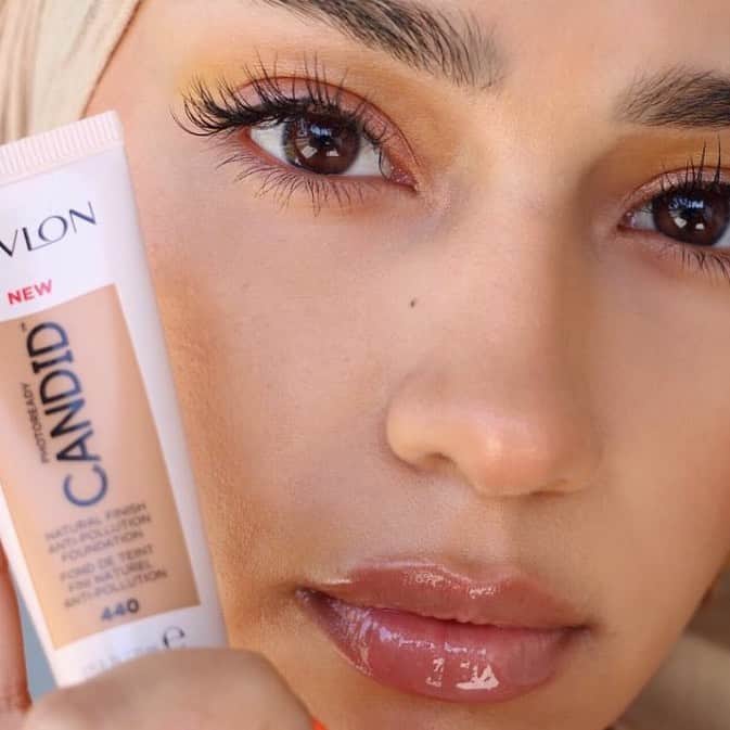 Revlonさんのインスタグラム写真 - (RevlonInstagram)「What’s the #RevlonCandid Foundation hype all about? It’s the creamy, moisturizing 💧 weightlessness and natural finish that makes you look #PhotoReady (hello @indoanisa!). Have you tried this skin-enhancing makeup yet⁉️ . #cleanbeauty #foundation #antioxidants #motd」12月23日 11時14分 - revlon