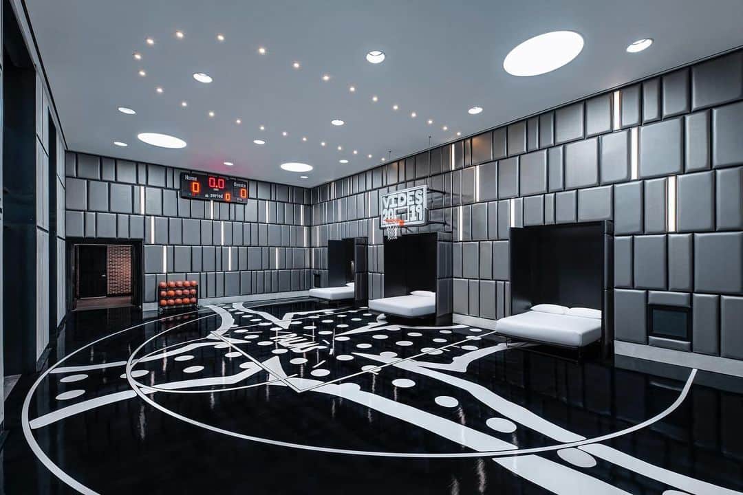Palms Casino Resortのインスタグラム：「‪Ball out in the Hardwood Suite.‬ ‪⠀⠀⠀⠀⠀⠀⠀⠀⠀‬ ‪Get up to 40% off rooms and receive daily dining credits when you book before 1/3/20. ‬」