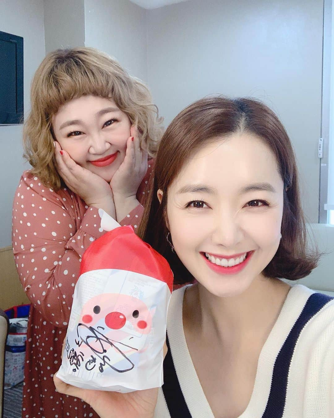 ソ・イヒョンさんのインスタグラム写真 - (ソ・イヒョンInstagram)「우리 이뿌니 윤화산타🎀 잘먹겠습니당~🥳 따랑......☀️」12月23日 11時21分 - ssoyang84