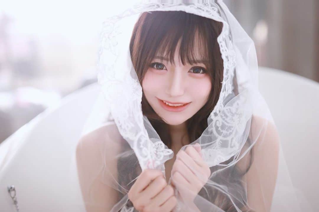 優月心菜さんのインスタグラム写真 - (優月心菜Instagram)「どうしたの？そんな顔して 君って面白いんだね  #夜かわいい #よるかわいい #レース #君と2人 #ベール #自然光 #ポートレート #笑顔 #被写体 #japanesegirl  #kawaii  #ファインダー越しの私の世界」12月23日 11時24分 - yuzuki_cocona