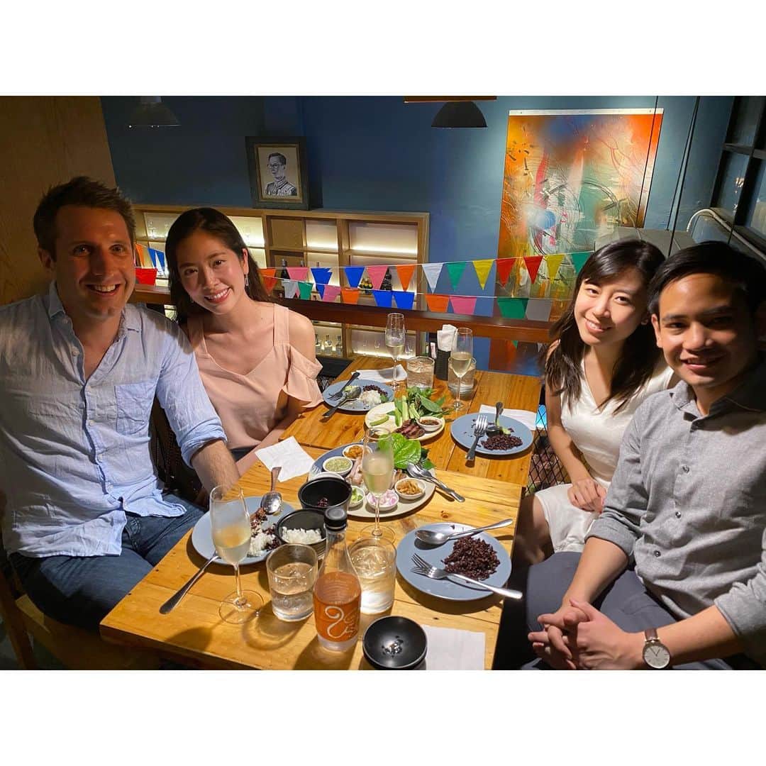 May Pakdee メイ パクディさんのインスタグラム写真 - (May Pakdee メイ パクディInstagram)「Chatching up with all my elementary school friends over Thai food &🥂 ☺️✨ Thankful for this friendship that lasts decades 🥰 . . . 小学校からの友人と🙈✨5歳からのずっとくにが違っても仲良くいられるのが嬉しい💕 #友情 #クリスマス #タイ料理 #バンコク #タイ #love #catchingup #friends #thailand #bangkok #sinceforever #photooftheday #instagood #beautiful #christmas #friendship」12月23日 11時49分 - maypakdee