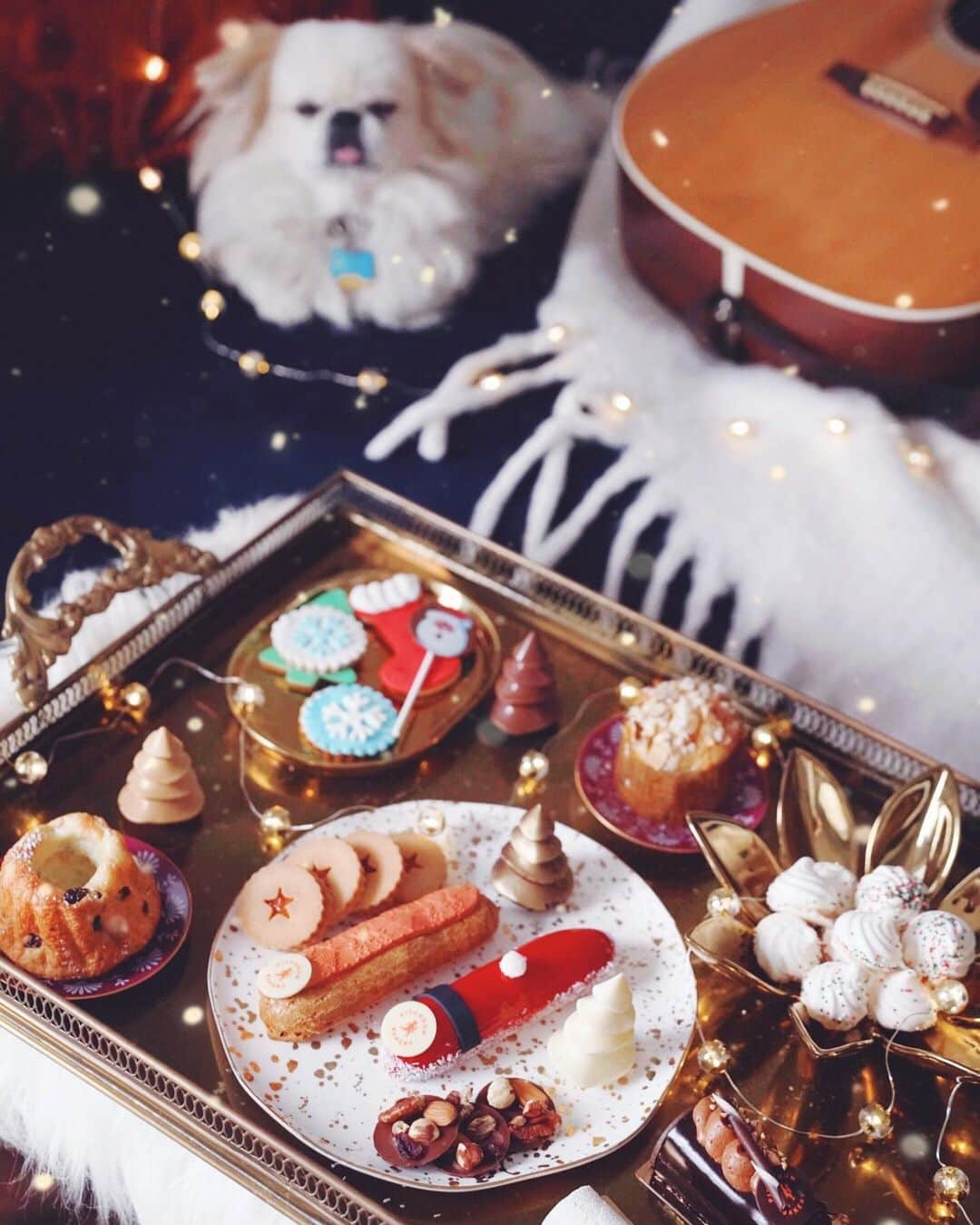 のインスタグラム：「Holidaze and a sugar coma. Thank you @pitchounbakery for all of my holiday treats.」