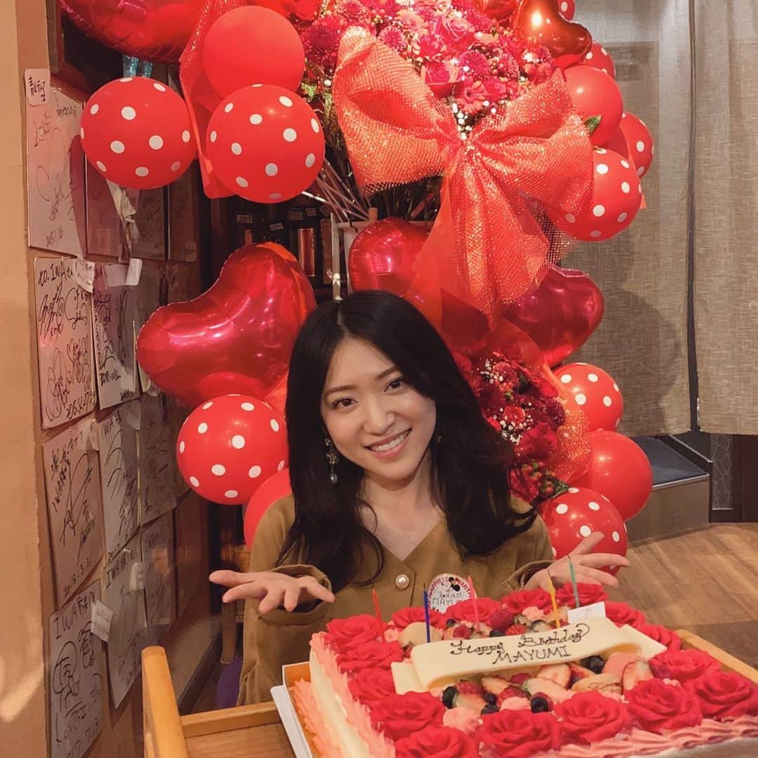 内田眞由美さんのインスタグラム写真 - (内田眞由美Instagram)「今年の生誕祭🌹 大好きなみんなにお祝いしてもらえて本当に嬉しかったです。 いつも幸せなきもちをありがとうございます！」12月23日 11時59分 - mayumi_mmm_