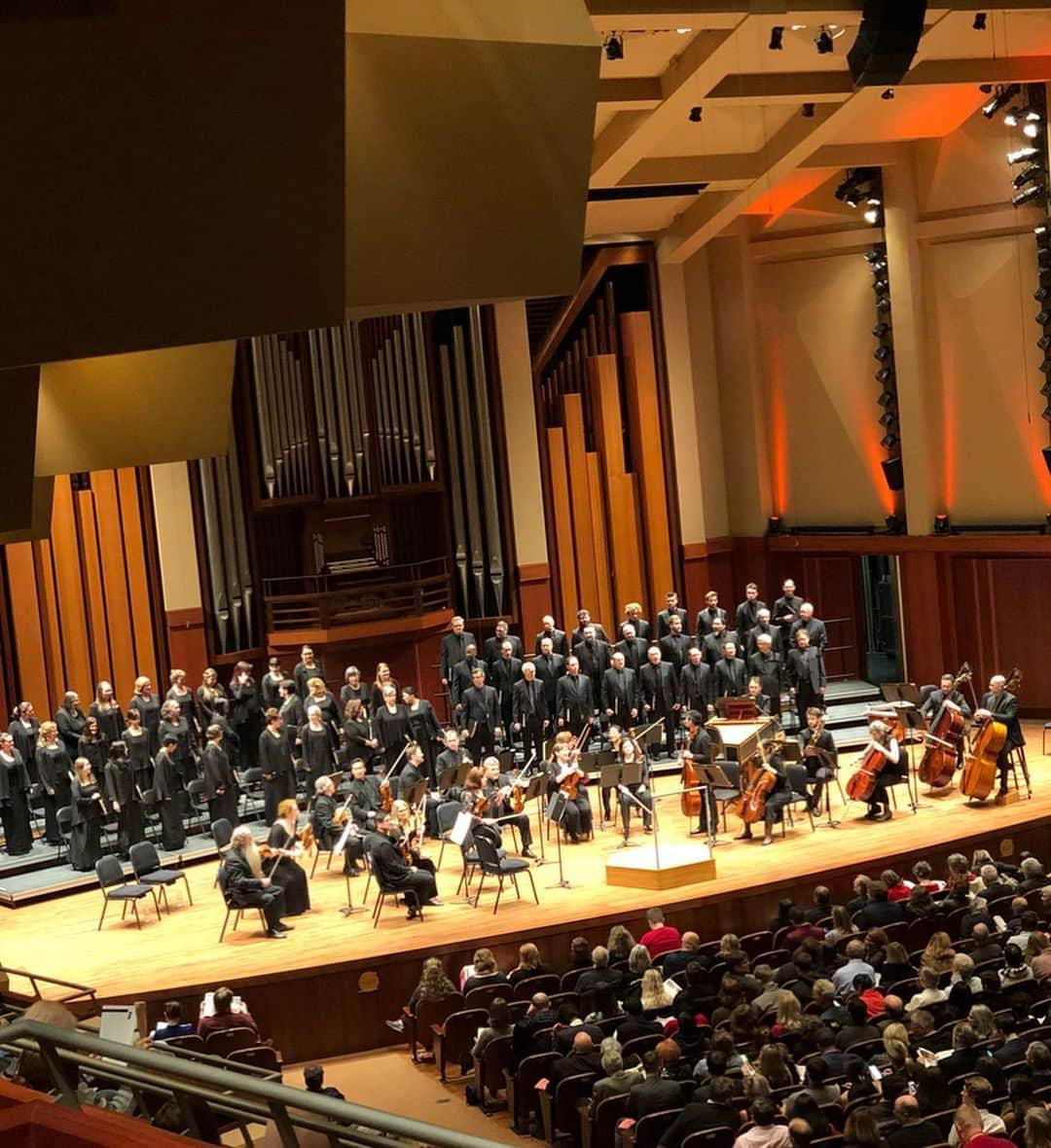 永井里菜さんのインスタグラム写真 - (永井里菜Instagram)「. . お久しぶりのSeattle Symphony🎻♡ “ Handel Messiah “ 「ハレルヤ」の時に全員が立ったあの雰囲気は 素晴らしすぎた😆👏💓✨✨✨ . 心の栄養。🥺❤️ 素敵な時間をありがとうの気持ちです◟̆◞̆☽⋆゜ . 12.21.2019 .」12月23日 12時00分 - nagairinasea8