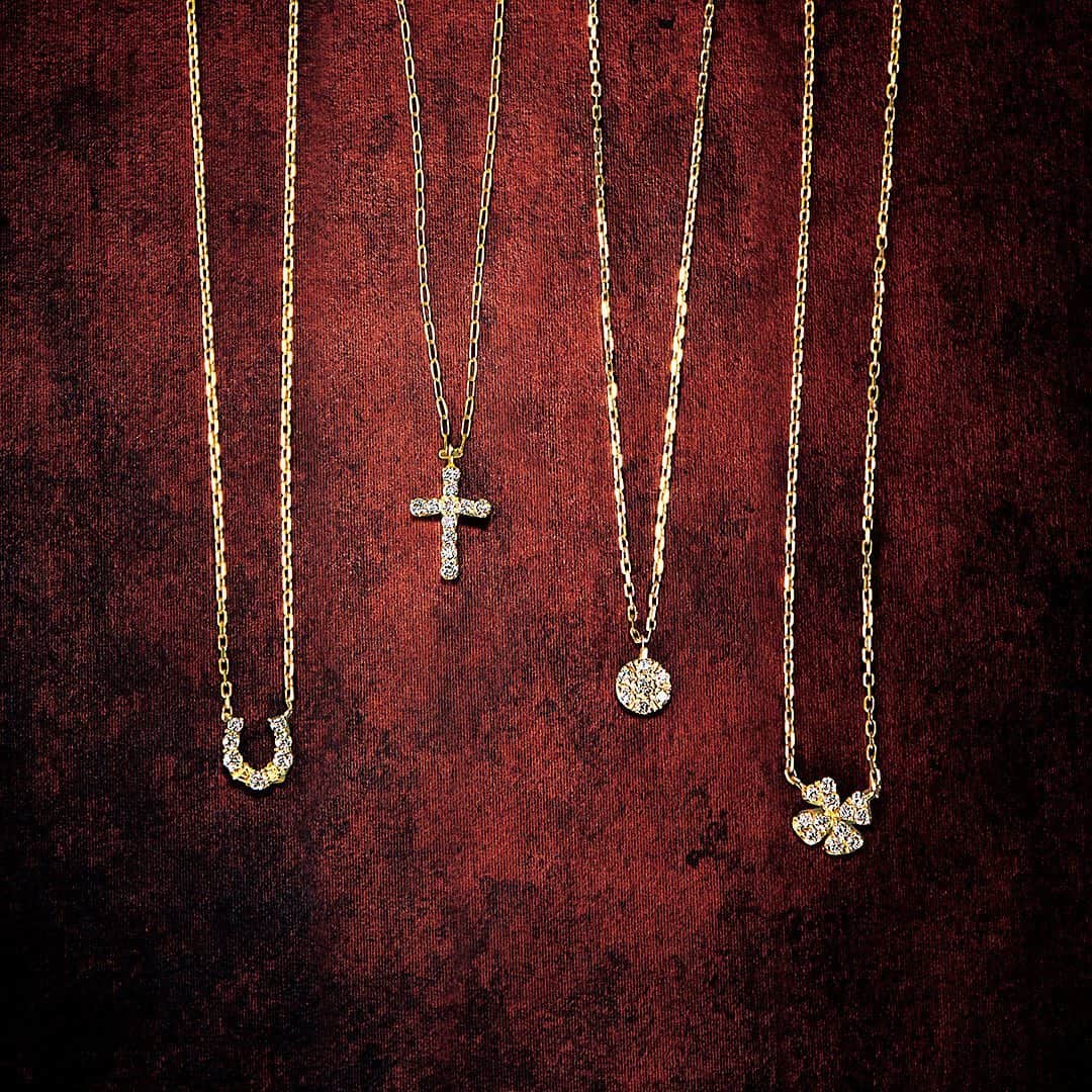 ageteさんのインスタグラム写真 - (ageteInstagram)「.﻿ 【2019 Winter Collection_Motif Necklace】 ﻿ カジュアルシーンにも使いやすいモチーフデザイン。﻿ ﻿ 新しい年に向けて、ご自分に合うラッキーモチーフを身につけてみては？﻿ ﻿ #agete #jewelry #accessory #necklace #motif #diamond #アガット #ジュエリー #アクセサリー #ネックレス #モチーフ #ダイヤモンド #ギフト #プレゼント #ご褒美 #クリスマス」12月23日 12時20分 - agete_official