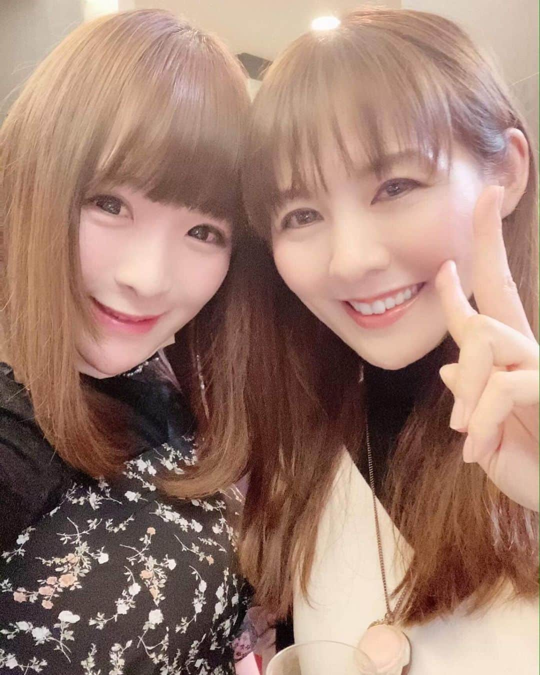 真坂美帆さんのインスタグラム写真 - (真坂美帆Instagram)「＊ ★クリスマスイブ×４パーティ、その２★ 大好きな #姫乃愛歌 ちゃんと💕 お洒落でめんこい姫ちゃんと久しぶりの再会😭 SNSでもいいけど、やっぱり直接会うと断然幸せな気持ちになります🧸✨ ・ 一緒にごはんやカフェに行く約束なんかもできて良かったなぁ♡ これからたっくさん会いたい人です！ ・ #instagirl #instagirls #pretty #christmas #christmaseve #twinkle #friend #cute #cake #sweets #japanesegirl #クリスマス #クリスマスイブ #ケーキ #スイーツ #リボン #パーティ #おともだち #可愛い #キレイ #楽しいなぁ #日本 #声優 #真坂美帆」12月23日 12時36分 - miho.sakurazaka_mii