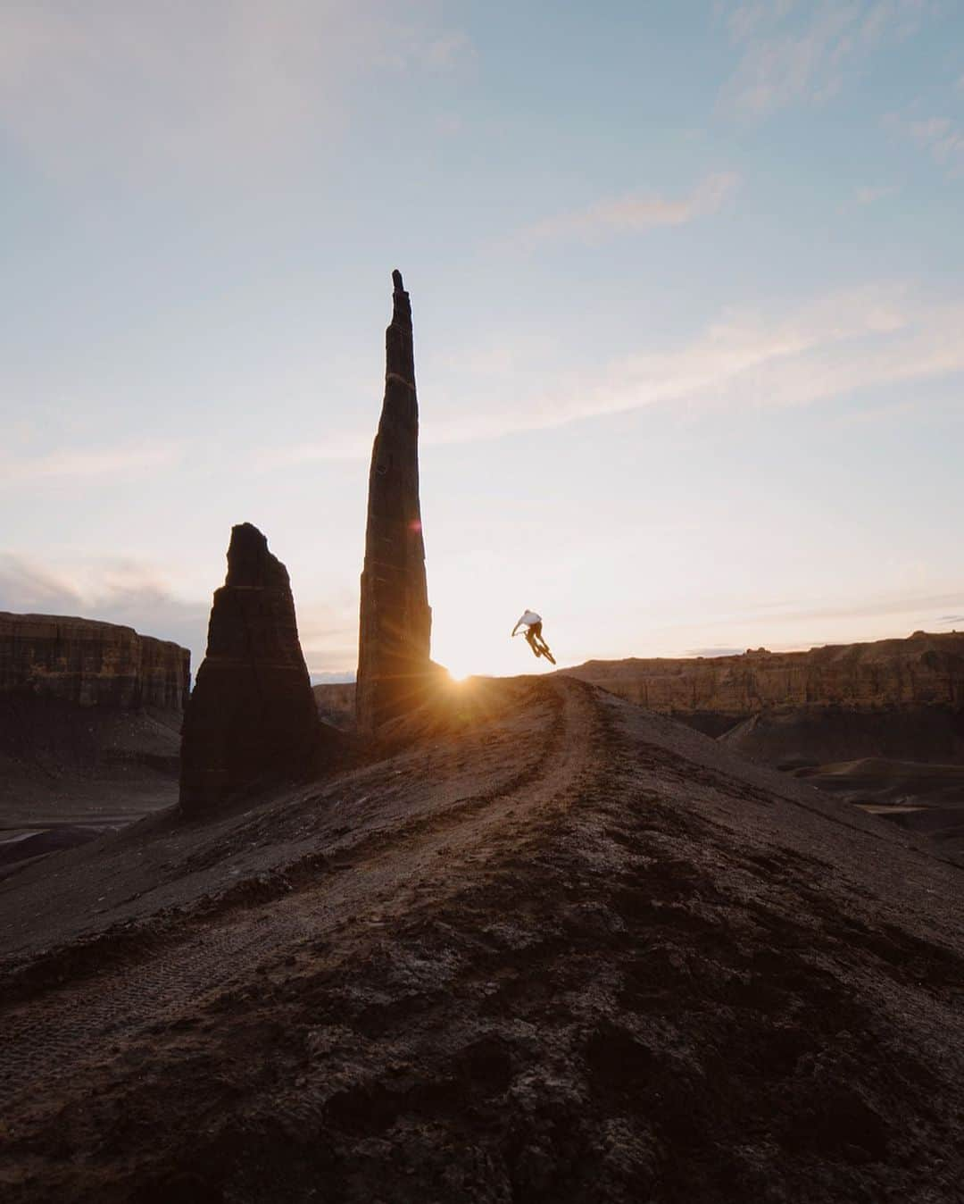 Alex Strohlさんのインスタグラム写真 - (Alex StrohlInstagram)「Often as photographers we end up spreading ourselves to thin and trying to hit too many locations in one day. Its definitely a bit scary to commit to one place for an entire day but it brings out more creativity... Shot all day at this spot for Canon on my new online workshop— Swipe right for 2 previews. ⁣ ⁣ There’s 3 episodes about this shoot in the workshop (pre-pro, production, post-production) and you learn:⁣ • why it’s important to slow down and focus on 1 location⁣ • how to use IG to find spots to shoot & talent⁣ • how to edit for client work.⁣ ⁣ Pre-order for Adventure Pro ends tomorrow, If you’re interested please don’t miss it. Link in profile 🤝」12月23日 12時41分 - alexstrohl