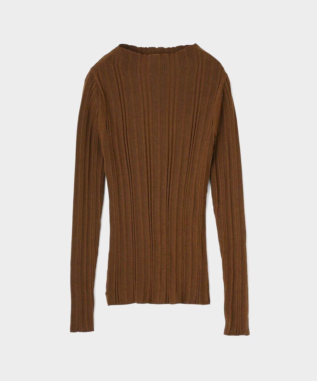 MAISON DE REEFURのインスタグラム：「. 【MERCI NOEL COUPON 52H限定！1,000yen OFF】 . 【開催期間】 12/23(月)12:00～12/25(水)16:00 . ◼️ Stand Neck Knit / @maisondereefur . スタンドカラーネックのリブニットトップスです。 . ランダムなリブが描くストライプ柄がスタイリングのアクセントに。ボトムを選ばない、着回しの利くベーシックアイテムです。 . 【展開店舗】ルミネエスト新宿店・博多店・OFFICIAL WEB SHOP・OFFICIAL GLOBAL SHOP・ZOZOTOWN . #masiondereefur #winter #kint #メゾンドリーファー #ニット」