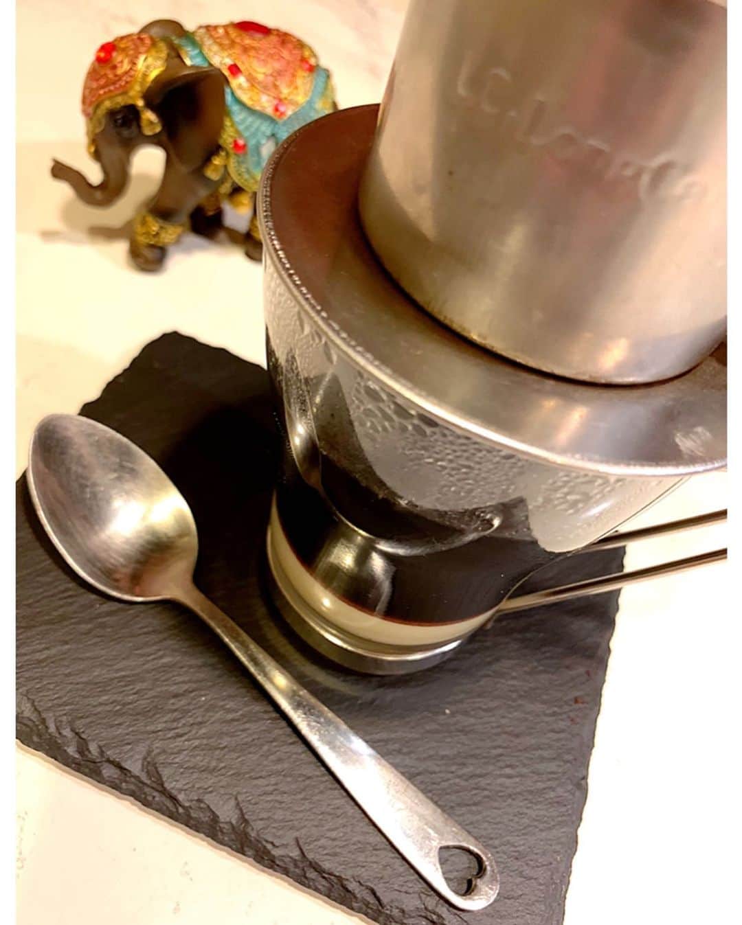 百合華さんのインスタグラム写真 - (百合華Instagram)「京都の四条寺町にある『Re:CAFE』 @recafekyoto にて海老祭りディナータイム🦐🦐🦐 ﻿ ﻿ ここでは百合譁自身が世界遺産を旅して手に入れた食器やインテリアが揃えられているので、百合譁にとっては懐かしくもありパワースポットのように感じられる空間です🥰﻿ ﻿ 大好きなレモンバターシュリンプをいただきながらハワイのノースショアを思い出したり、色んな旅の思い出が沢山詰まった素敵なカフェになってきた気が致します🏝💕 ﻿ ﻿ 世界遺産のお勉強の為に明日から韓国へ行ってきます🇰🇷 ﻿ ﻿ #京都﻿ #四条﻿ #四条寺町﻿ #カフェ﻿ #recafe﻿ #@recafekyoto ﻿ #リカフェ﻿ #海老祭り﻿ #海老が好き﻿ #shrimp ﻿ #レモンバターシュリンプ﻿ #ディナータイム﻿ #世界遺産﻿ #worldheritage ﻿ #世界旅行 ﻿ #旅﻿ #旅行﻿ #パワースポット﻿ #powerspot ﻿ #インテリア﻿ #食器﻿ #素敵な空間﻿ #思い出」12月23日 13時08分 - yurika.lovelily