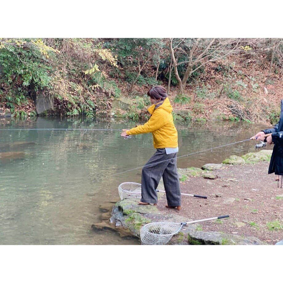 宇賀なつみさんのインスタグラム写真 - (宇賀なつみInstagram)「. . 生まれて初めて、釣りをしました(^^) . 全然自信がなかったけど、 ものすごーーく、楽しかった‼︎ . . 来年は、釣りを始めようかな♡ . . 教えてくれたのは、誰でしょう？？ また、ご報告します(^^) . . #fishing  #釣り  #釣り女子 #宇賀なつみ」12月23日 13時15分 - natsumi_uga