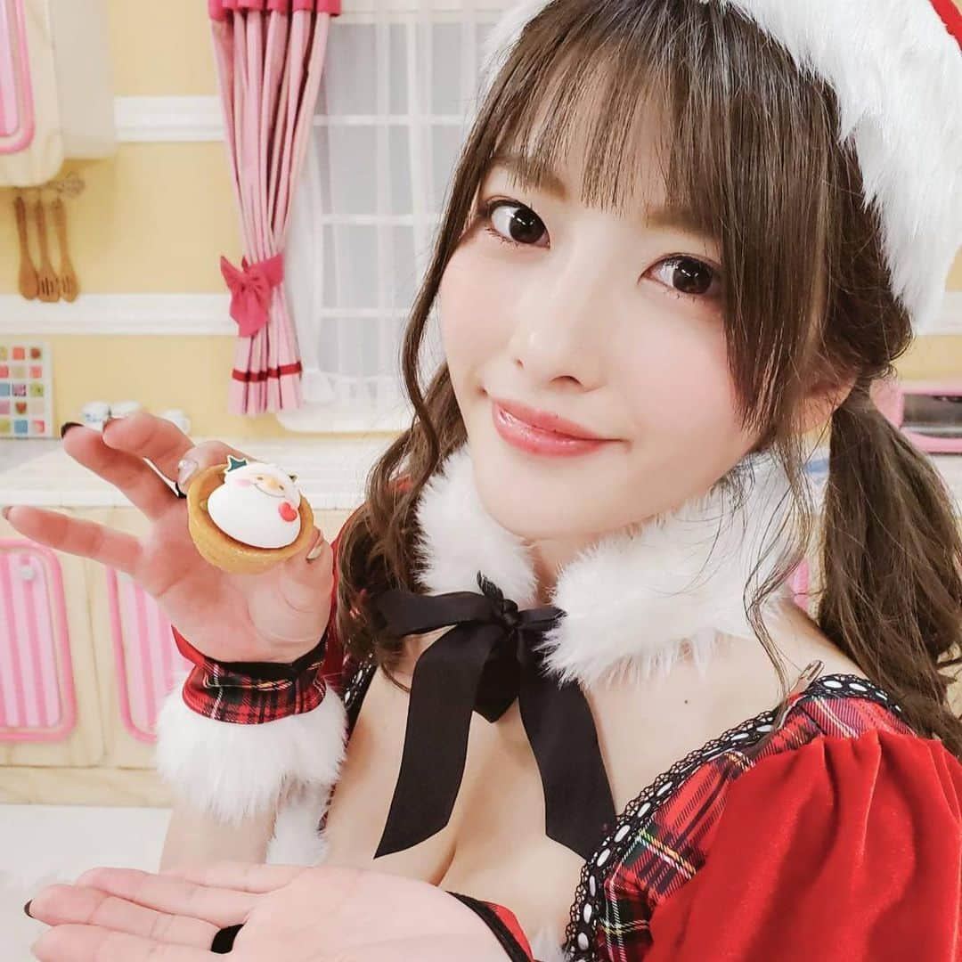 上矢えり奈さんのインスタグラム写真 - (上矢えり奈Instagram)「＊-＊-＊-＊-＊-＊-＊-＊. . クリスマスパーティー&撮影会でした🎅 衣装がかわいくて、たくさん撮ってもらえて 嬉しかったです(*´꒳`*)❤️ クリスマスパーティーも新しいこと いろいろやって楽しかったなあ😂 2019年の最高なクリスマスの思い出に なりましたヽ(*´∀｀)❤️ 来てくれた皆様ありがとう！！！. . erina. . ＊-＊-＊-＊-＊-＊-＊-＊. . #クリスマス　#クリスマスパーティー #クリスマスオフ会 #サンタコス #コスプレ　#撮影会　#ポートレート #クリスマス撮影会　#マリームーン #えりにゃんサンタ　#ミニケーキ #江戸川橋スタジオ　#クリスマス会 #上矢えり奈」12月23日 13時19分 - k.erinyann