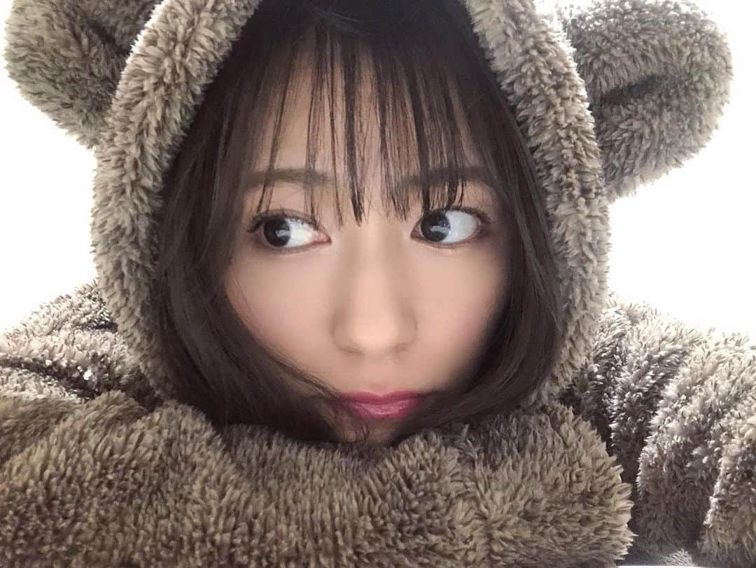 山下愛実（まなみるく）のインスタグラム：「くまっくまっくまぁあ〜🧸 #懐かしいなくまの歌#クマ耳 #ルームウェア#パジャマ#モコモコ #fashion#make#instagood#followｍe」