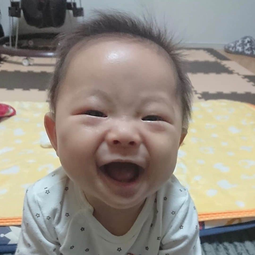 Fam's Baby ファムズベビーさんのインスタグラム写真 - (Fam's Baby ファムズベビーInstagram)「なるべくステロイドは使いたくないですよね😢 結局使用を繰り返す事が多いので続けていくのもいかがなものかな…そんなママさん多いと思います。 ・ ・ #アトピーっ子 #乳児湿疹対策 に ・ 是非一度お試しください☁️✨ ・ ・ #ベビースキンケア#令和ベビー#令和ベビーママ#ステロイド治療中#バリアケア#男の子ママあるある ・ #Repost @ayapopopo4 ・・・ 5ヶ月になってから急に出てきた乳児湿疹。 病院で処方されるのはステロイド… 塗っている間は良くなるものの やめるとまた出てくる。 ずっとステロイドを塗り続けるのもな〜って探してやっといいものに出会えました♡  #ファムズベビー  濃密泡で塗った途端しっとり！ ベタつきもしないから○ 真っ赤っかなお顔もツルツル真っ白なお肌になりました💓  #乳児湿疹#赤ちゃん#0歳#6ヶ月#男の子#baby#boy#ファムズベビー#愛用中#濃密泡#すべすべお肌」12月23日 13時25分 - famsbaby