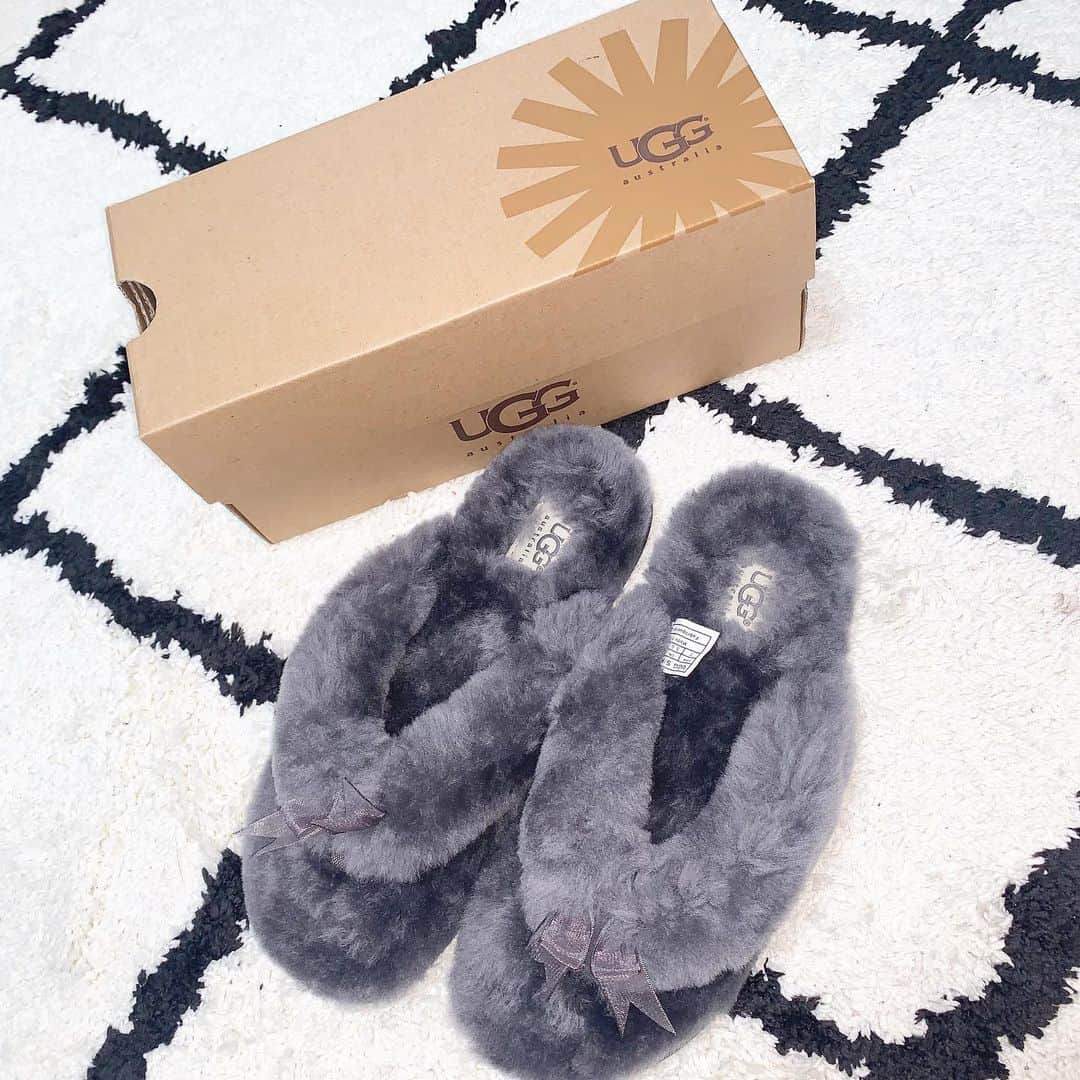 筒井萌子のインスタグラム：「* @ugg のファーサンダルꪔ̤̮ 頂いた♪時期的にいつ履くのか分からず 室内履きに使ってる〜😘 ・ #筒井萌子 #女優 #actress #モデル #model #岡山  #shooting #instagood #instalike #converse #撮影 #followme #instalike #ゴルフ #ゴルフ女子 #ゴルフコーデ #골프 #좋아요반사 #좋아요그램 #좋아요환영 #데일리그램 #패션 #오오티디 #카페 #ディズニー　#ディズニーシー」