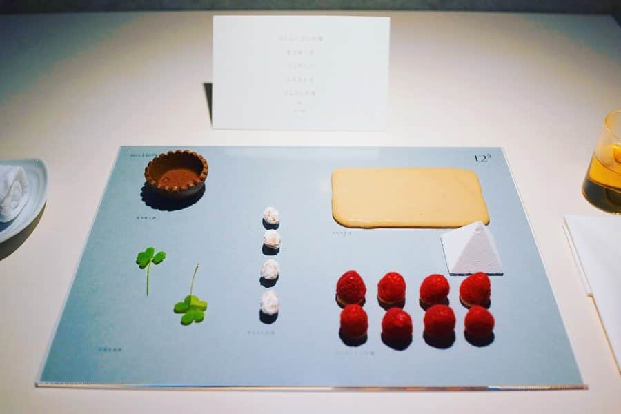 のインスタグラム：「わたしだけのケーキ、たべてきた。 . イヴルルド遥華さんの占う 西洋占星術にもとづくメッセージと、 生年月日、出生地、名前などから作られる 248832通りのケーキプレート。 監修は @cineca さん。  紅茶のアングレーズソースが たまらない美味しさだった…  2020年は絶好調。けど何事も 自分から動かないと始まらないのだと。よし。  #ルミネのクリスマス #POWERCAKES  #cineca #イヴルルド遥華」