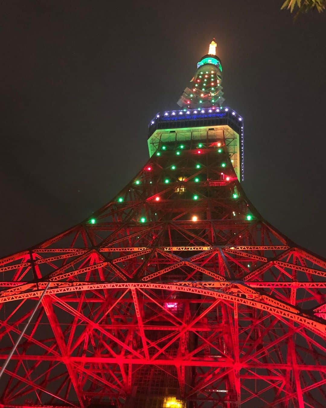 遠近由美子さんのインスタグラム写真 - (遠近由美子Instagram)「東京タワーの下にも東京タワー✨ .  #tokyotower🗼 #beautifultokyo  #merrychristmas #夜景デート」12月23日 14時05分 - yumiko_tochika