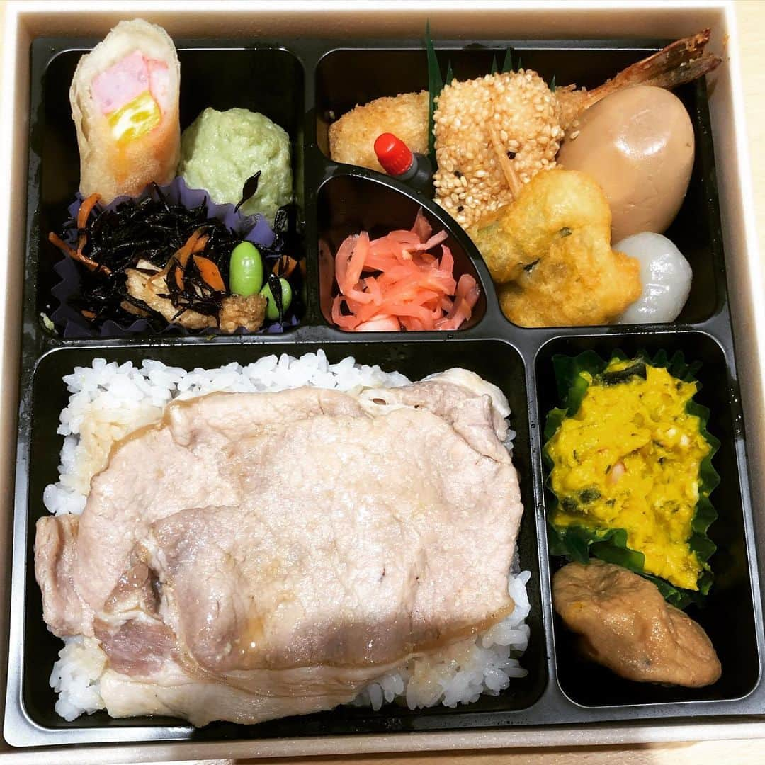 バカリズムさんのインスタグラム写真 - (バカリズムInstagram)「ウレロ飯」12月23日 14時12分 - bakarhythm