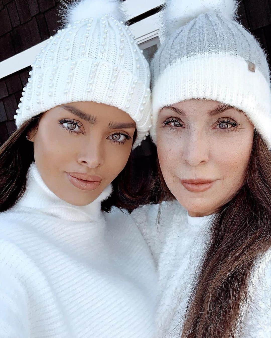 サラ・ステージさんのインスタグラム写真 - (サラ・ステージInstagram)「Took my mommy to the snow ❄️🐰🎿 @fashionnova beanies and sweaters FashionnovaPartner」1月7日 8時54分 - sarahstage