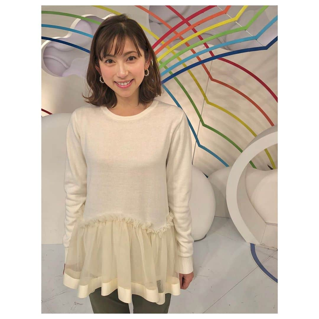 宮崎瑠依さんのインスタグラム写真 - (宮崎瑠依Instagram)「おはようございます☀  今朝の「ZIP!」ご覧いただきましたか？🙃. . スタジオで着用していた衣装は、 @lialapg チュール ＆ グログラン ニット (カーキのパンツは私物です😛) この数週間でお腹がどんどん大きくなってきて、着られるお洋服の選択肢が少なくなってきています🙃笑  このトップスはお腹周りをカバーしてくれるから最高でした〜😚✨. . 本番中もお腹の中のベビちゃんは元気にポコポコ動いてたw 賑やかな「ZIP!」のスタジオが気に入ったのかな😋w 共演者やスタッフの皆さんに優しい言葉をたくさんかけていただき、感謝です🥺✨. . 2020年仕事も頑張りまーす！  #ziptv #今日の衣装 #マタニティコーデ @joint_space」1月7日 9時03分 - ruimiyazaki