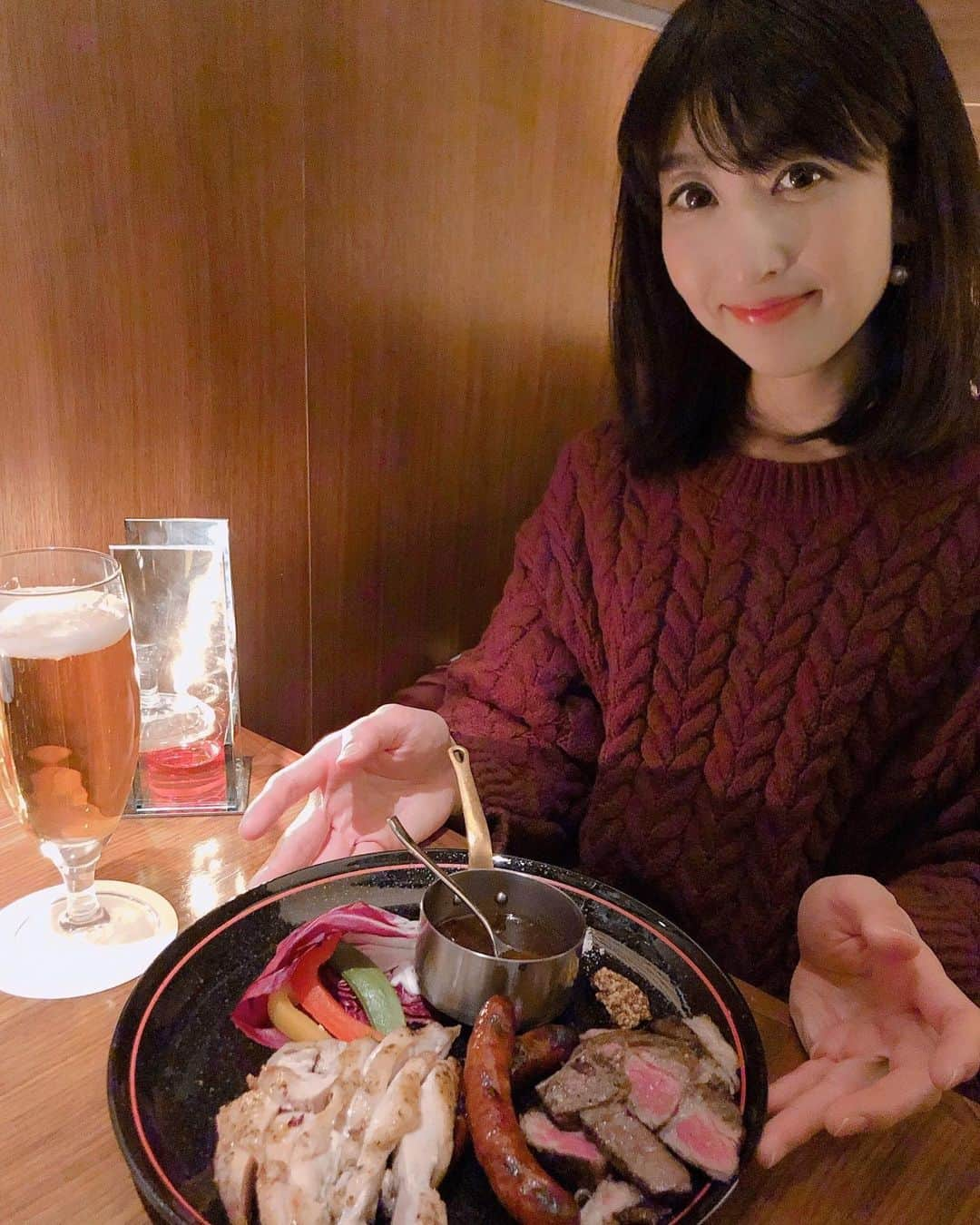 土屋香織さんのインスタグラム写真 - (土屋香織Instagram)「ꕥ. 新年会は 六本木で見つけた素敵なお店で♡ 六本木駅徒歩1分の レストラン＆バー「HY TOKYO」 @hytokyo . スパークリングワインも飲める 3h飲み放題付きプランにしました🍽 . ༶前菜 季節のピンチョス3種盛り合わせ ༶ HYオリジナルシーザーサラダ ༶タパス トリュフづくしのフレンチフライ ༶メイン「3種のグリルプレート」 特選牛ステーキ 粗挽きフランクソーセージ グリルチキン . ༶本日のパスタ . ༶デザート ティラミス . . どれも美味しくて( ˘͈ ᵕ ˘͈ )♡ 大満足な内容でした✧︎*。 しかも飲み放題3時間っていいですよね。 落ち着いた雰囲気のゆったりした半個室の席で居心地よかったな♡ 完全個室にはカラオケもあるようです🎤 会食やデートにおすすめのお店 ◡̈ . . . #HYTOKYO #六本木イタリアン #おしゃれディナー #東京ディナー #六本木女子会 #六本木グルメ #港区グルメ #グルメな人と繋がりたい #pr #コラボベース #ビアスタグラム #東京グルメ #retrip_tokyo #お肉大好き #肉食女子 #肉テロ #retrip_gourmet #食べるの好きな人と繋がりたい #tokyogourmet #genic_mag #mineby3mootd #kurashiru #locari #mery #4meee #4yuuu #tokyogc #ルトロン #코디 #ビール女子」1月7日 9時20分 - kaorintsuchiya