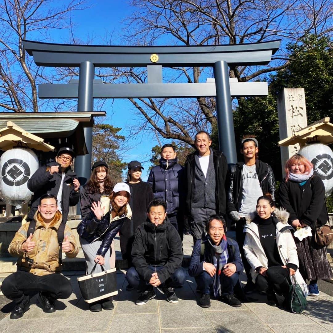 のインスタグラム：「所属事務所 @gifut_inc で #松陰神社 で #初詣 ⛩ に行きました！🙏 今年の祈りと願いをしっかりと✍️ おみくじも大吉👏  今年も一年切磋琢磨しながら頑張ろうー！！！💪 #新年 #神道 #gifut」