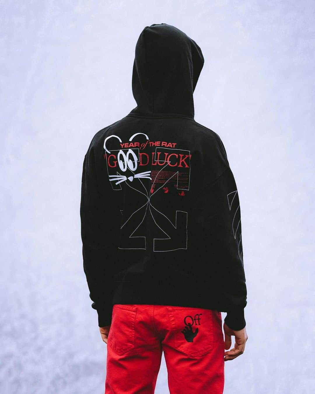 HYPEBEASTさんのインスタグラム写真 - (HYPEBEASTInstagram)「@hypebeaststyle: @off____white is celebrating Lunar New Year with an exclusive capsule collection. The assortment is cloaked in shades of black and red, the latter of which represents “fortune, good luck and joy” as a nod to one of the most familiar colors of the Chinese New Year bash. Expect the items to arrive on January 8.⁠⠀ Photo: Off-White™」1月7日 9時42分 - hypebeast