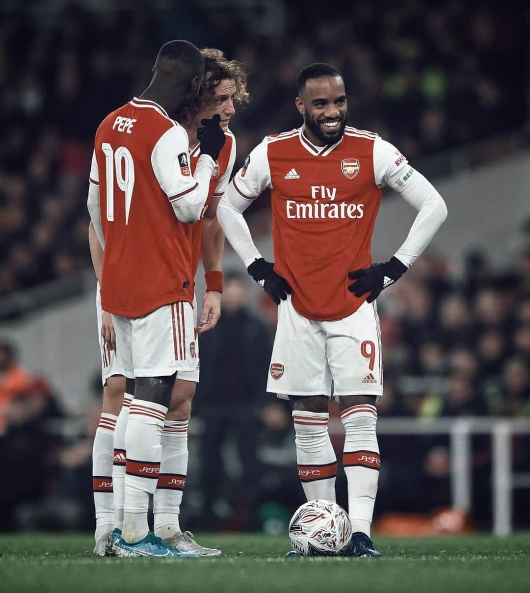 アレクサンドル・ラカゼットさんのインスタグラム写真 - (アレクサンドル・ラカゼットInstagram)「Not an easy game but good reaction from the team !! Next round ✅ #laca #coyg 🔴⚪️」1月7日 9時42分 - lacazettealex