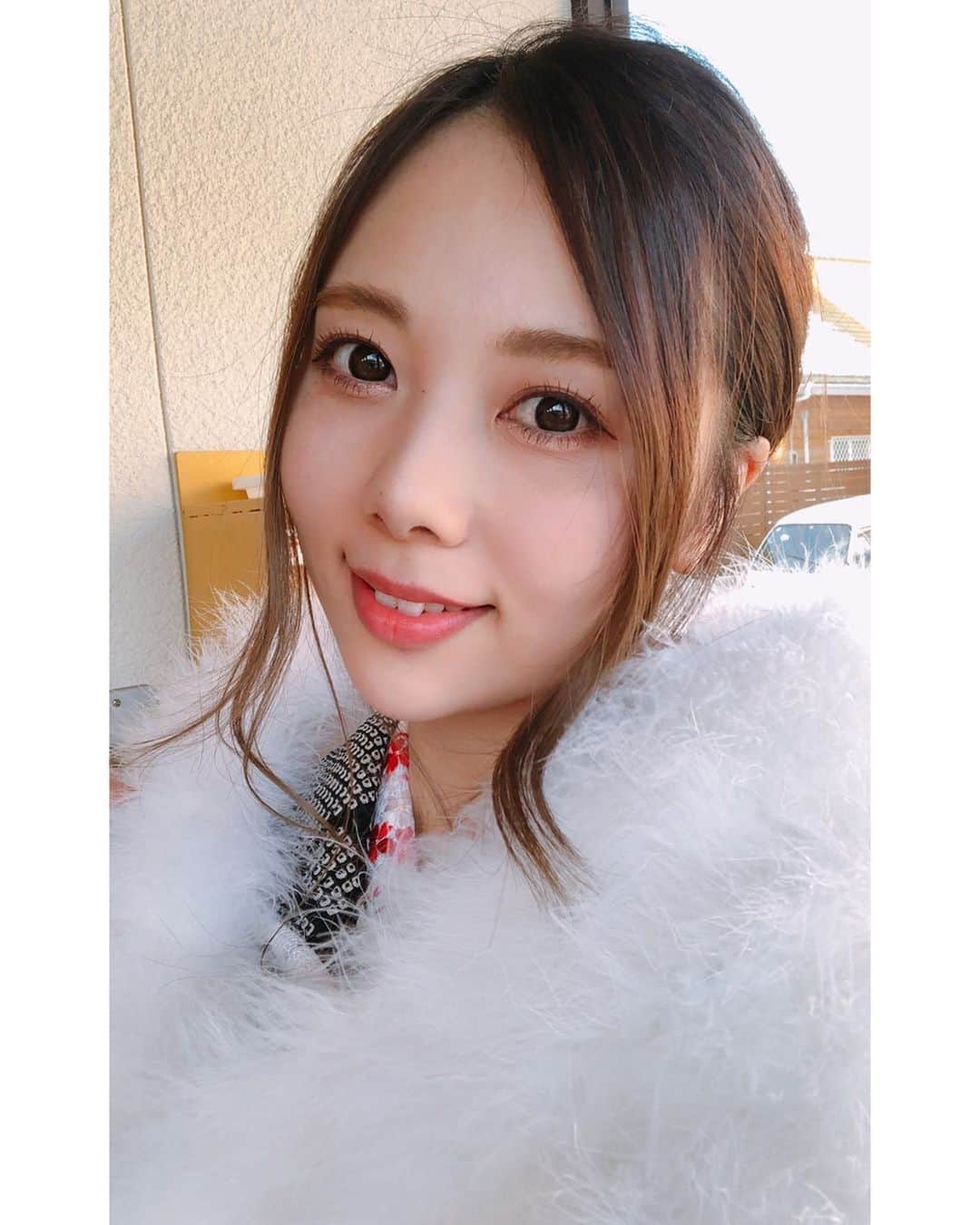 西村季里子のインスタグラム：「・ 成人式と同じ振り袖着れて大満足👘💖 今回も20分くらいで着付けてくれた 母が本当にすごいと思う👏🏻✨✨✨ 茶道が大好きな母が 楽しそうにしてる姿見られて それだけで大満足😊💓💓 わたしは今年も年始からお着物着られて大満足💗 振り袖あと何回着られるかな💐(それも複雑) #初釜#茶会#茶道#お茶#伝統文化 #インスタ茶道部#お着物#着物#kimono #和装#和服#振り袖 #着物女子#お抹茶#正月#新年#成人式 #着付け#母#趣味#母の方が小顔#辛い #follow#followme#まいやん」