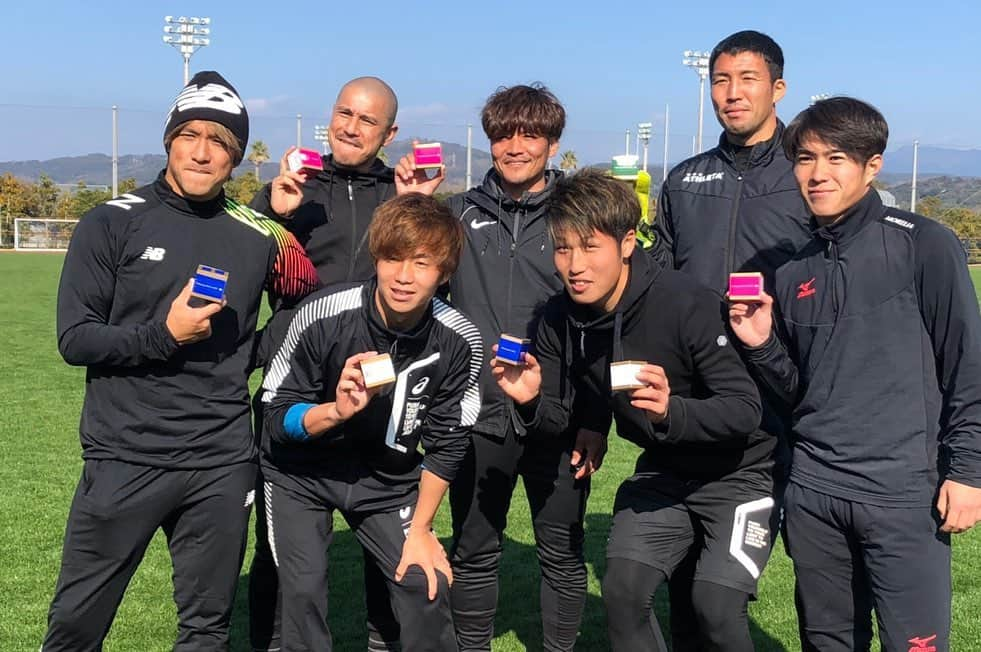 斧澤隼輝さんのインスタグラム写真 - (斧澤隼輝Instagram)「先日長崎で行われたサッカースクールに参加させて頂きました。 たくさんの子供達とサッカーを一緒にしてたくさんのパワーをもらいました。 これからも夢を与えられる選手になれるように頑張りたいと思います。 来年もよろしくお願いします。 #福砂屋 #キリンビバレッジ #長崎 #NBC #サッカー #ありがとうございました」1月7日 9時52分 - toshikionozawa