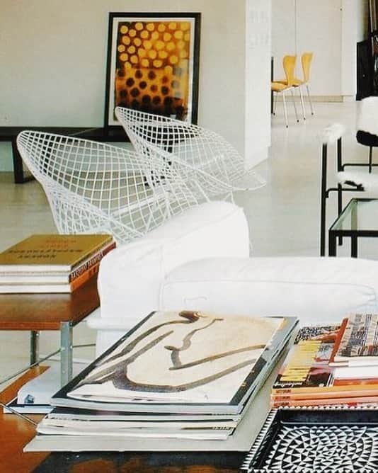 Meganさんのインスタグラム写真 - (MeganInstagram)「90s Interior Decor featuring Bertoia chairs ✨ #harrybertoia #interiordesign」1月7日 1時14分 - zanzan_domus